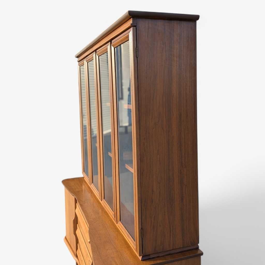 XX secolo Mid-Century Modern Walnut Buffet and Hutch by Young Manufacturing Co., 1960s in vendita