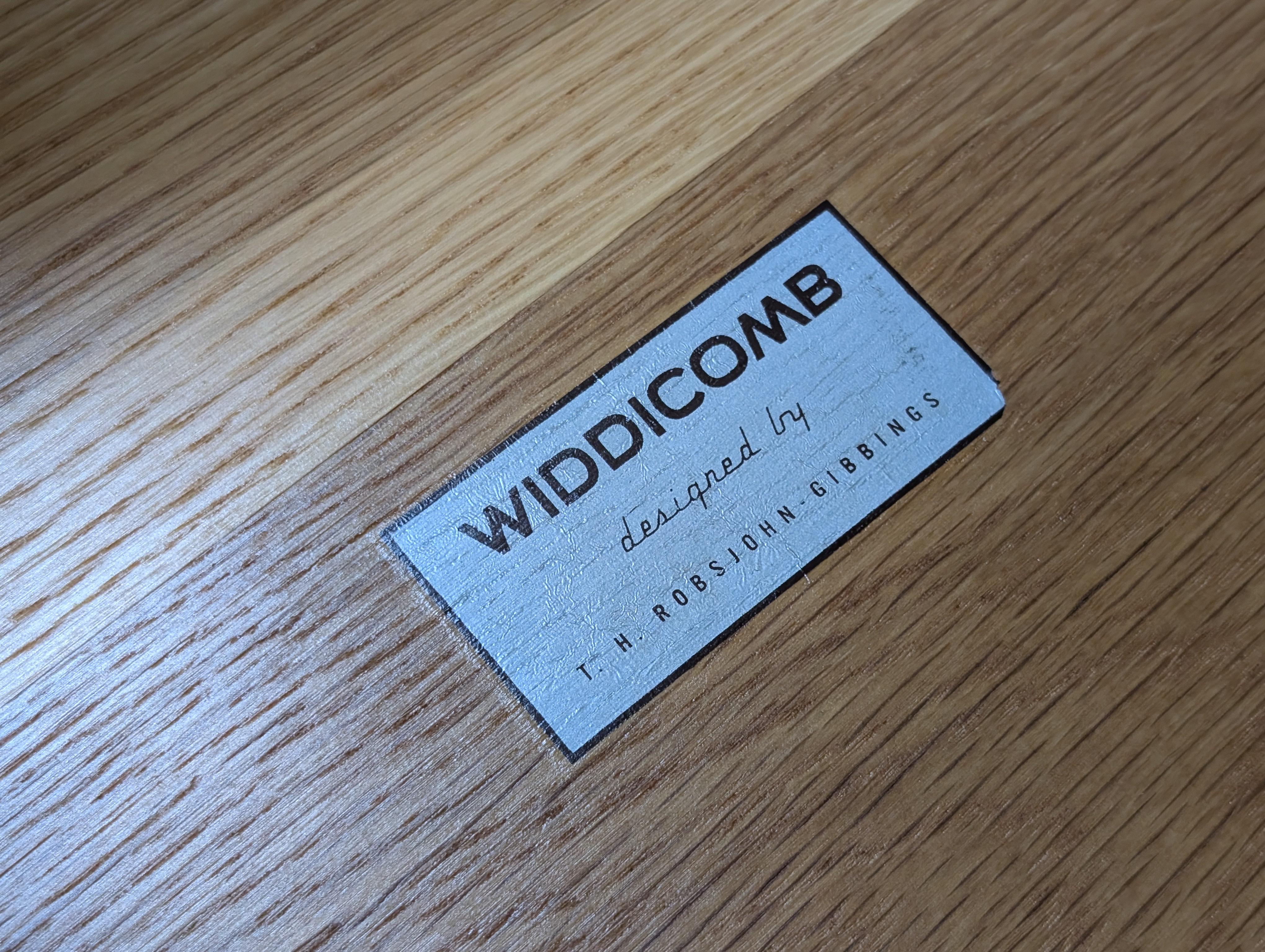 Modernes Nussbaum-Buffet aus der Jahrhundertmitte von T.H. Robsjohn-Gibbings für Widdicomb, um 1960 im Angebot 5