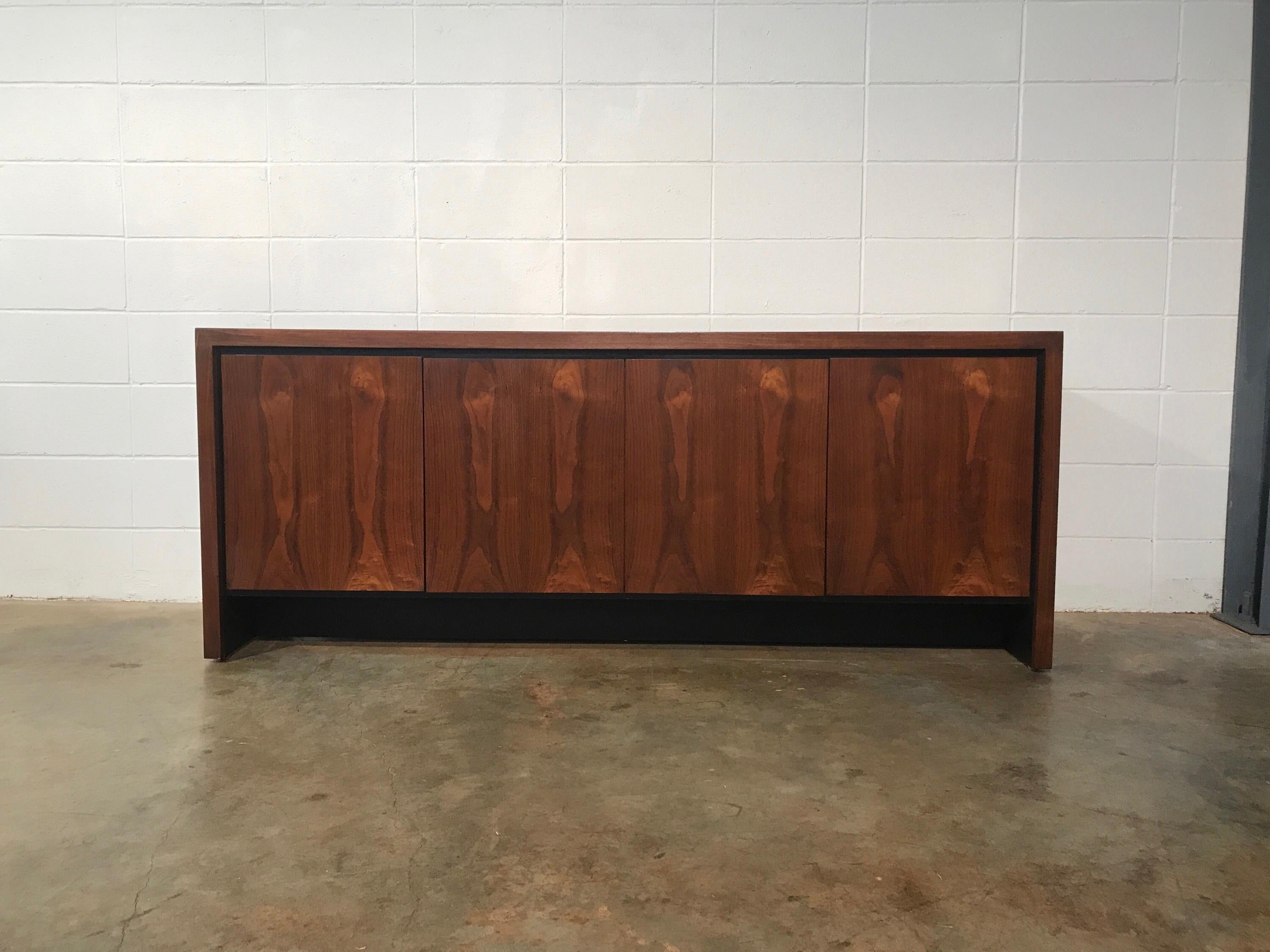 Mid-Century Modern walnut buffet / credenza by Dillingham.
Ample storage and Amazing walnut grain make this piece a must have. Great original condition with minimal signs of use. A few minor scuffs but nothing that would detract from the value or