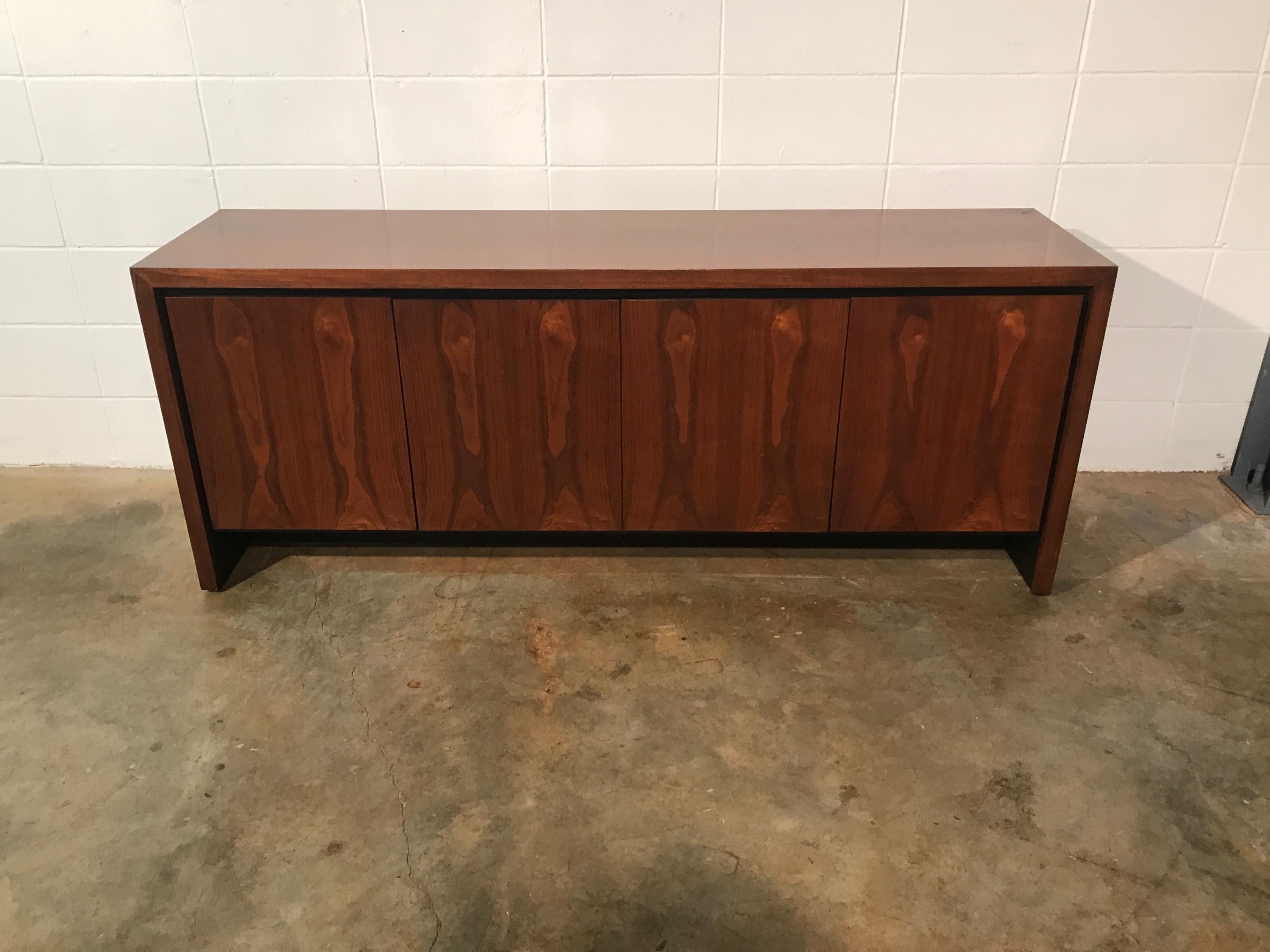 Mid-Century Modern Walnut Buffet / Credenza by Dillingham In Good Condition In Marietta, GA