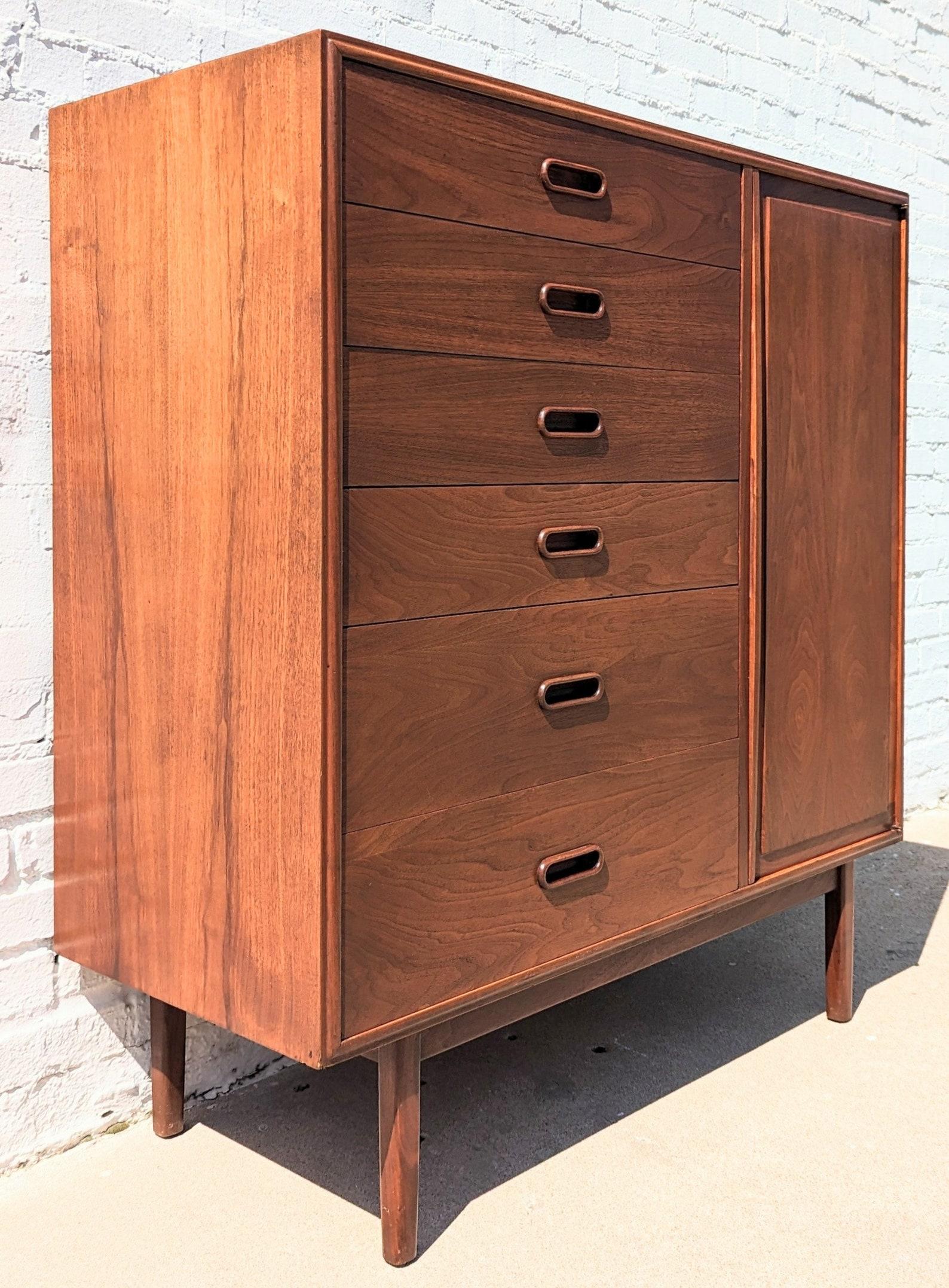 Mid Century Modern Walnut Cabinet by Jack Cartwright for Founders

Above average vintage condition and structurally sound. Has some expected slight finish wear and scratching. Has a couple small dings around edges. Outdoor listing pictures might