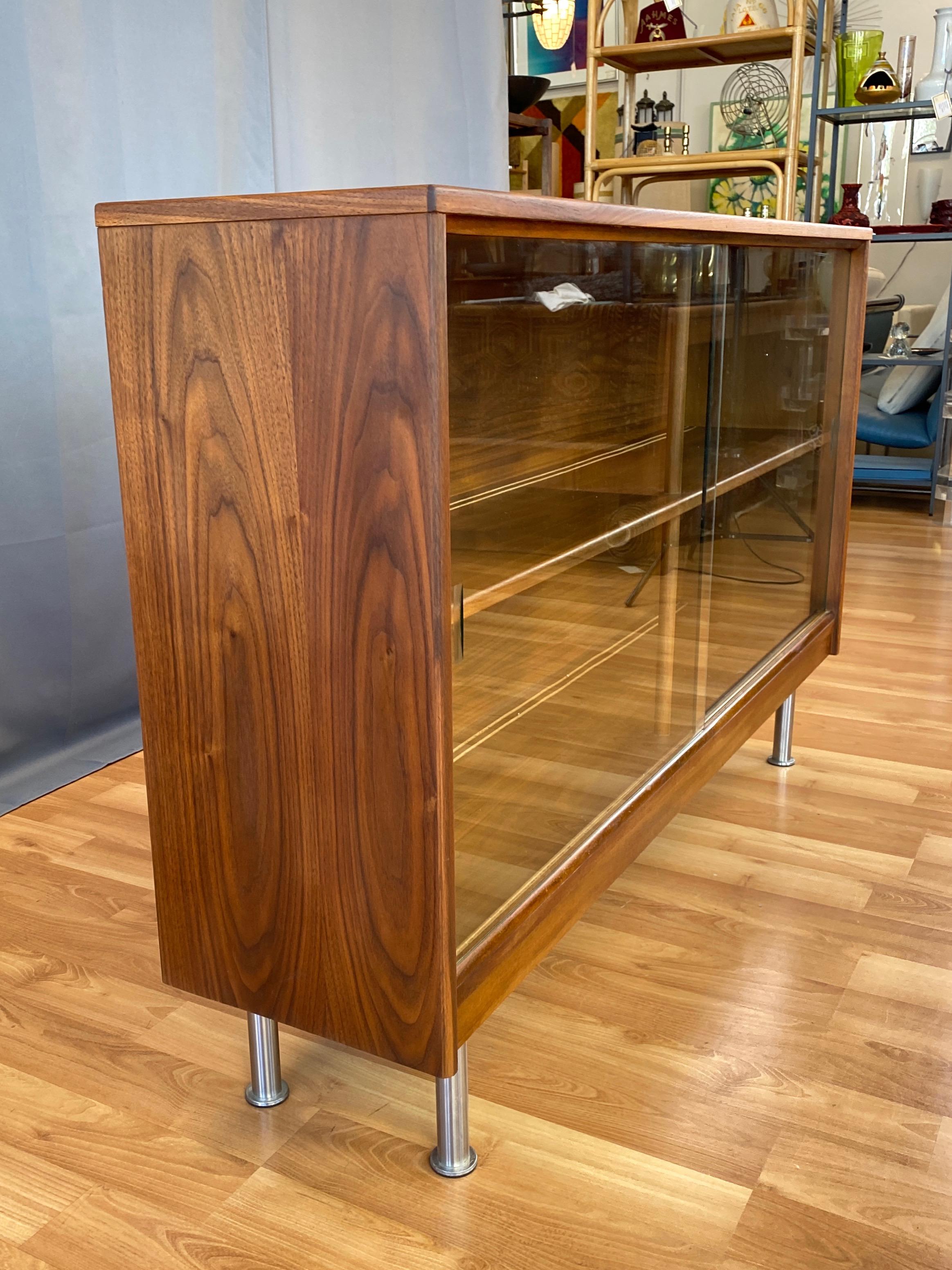 Mid-20th Century Mid-Century Modern Walnut Cabinet or Bookcase with Sliding Glass Doors, 1960s
