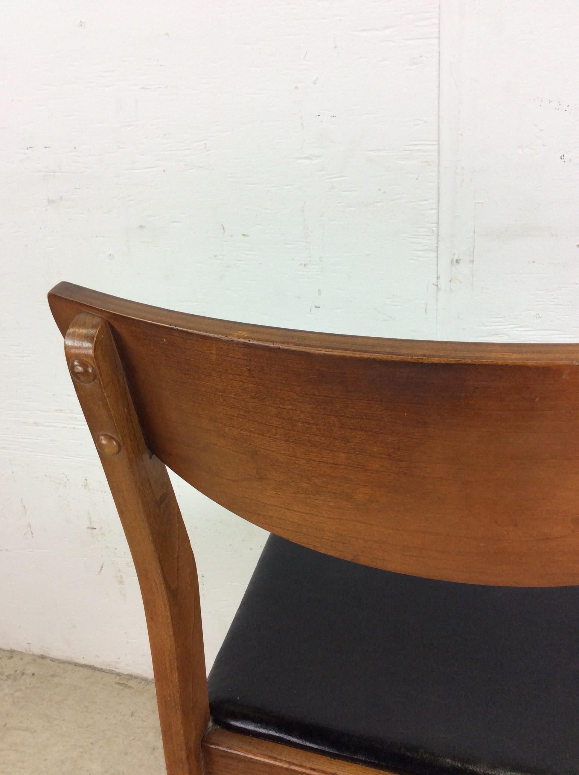Sedia moderna di metà secolo in noce con vinile nero in vendita 9