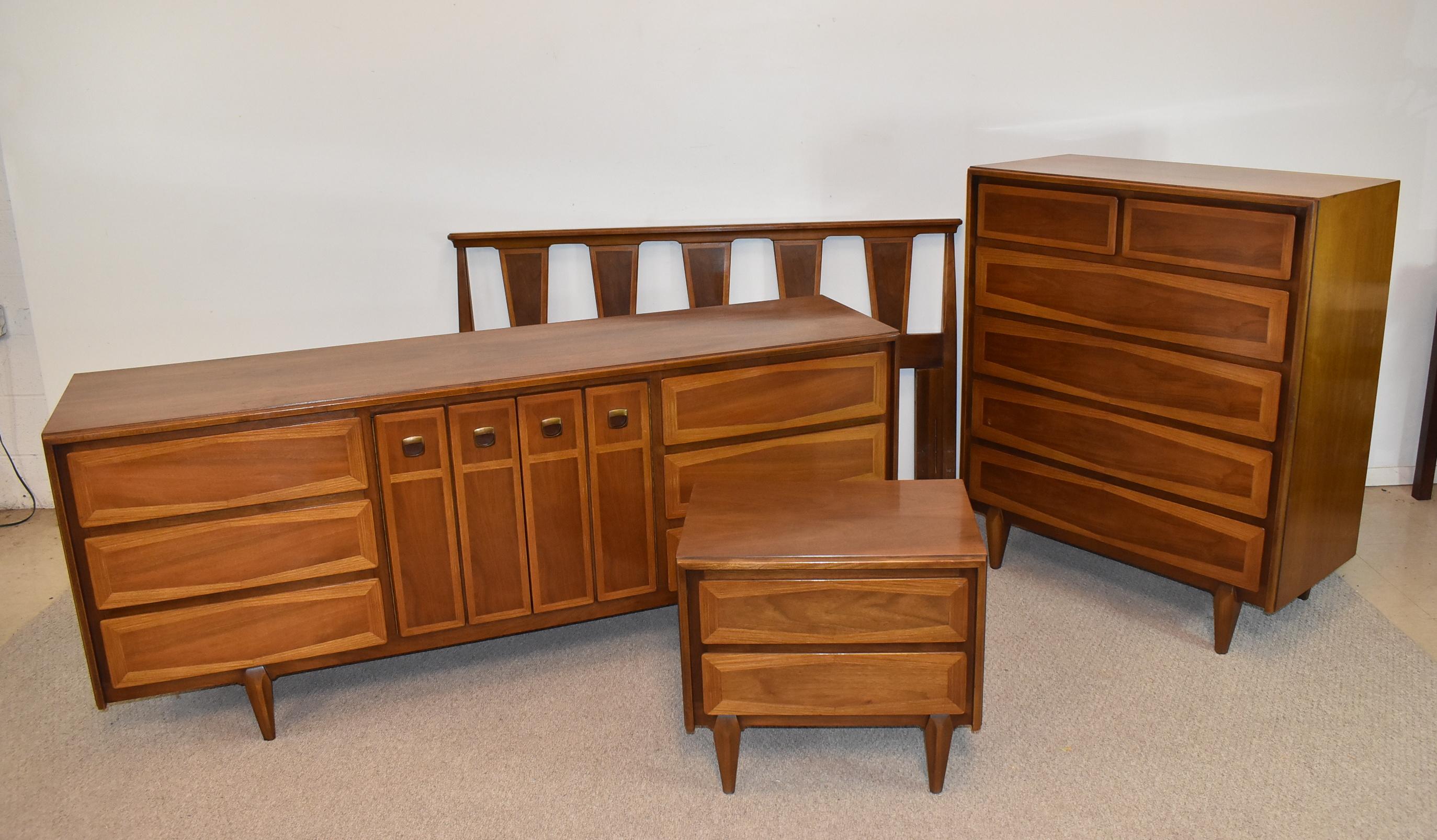 Mid-Century Modern Walnut Chest by American of Martinsville For Sale 3