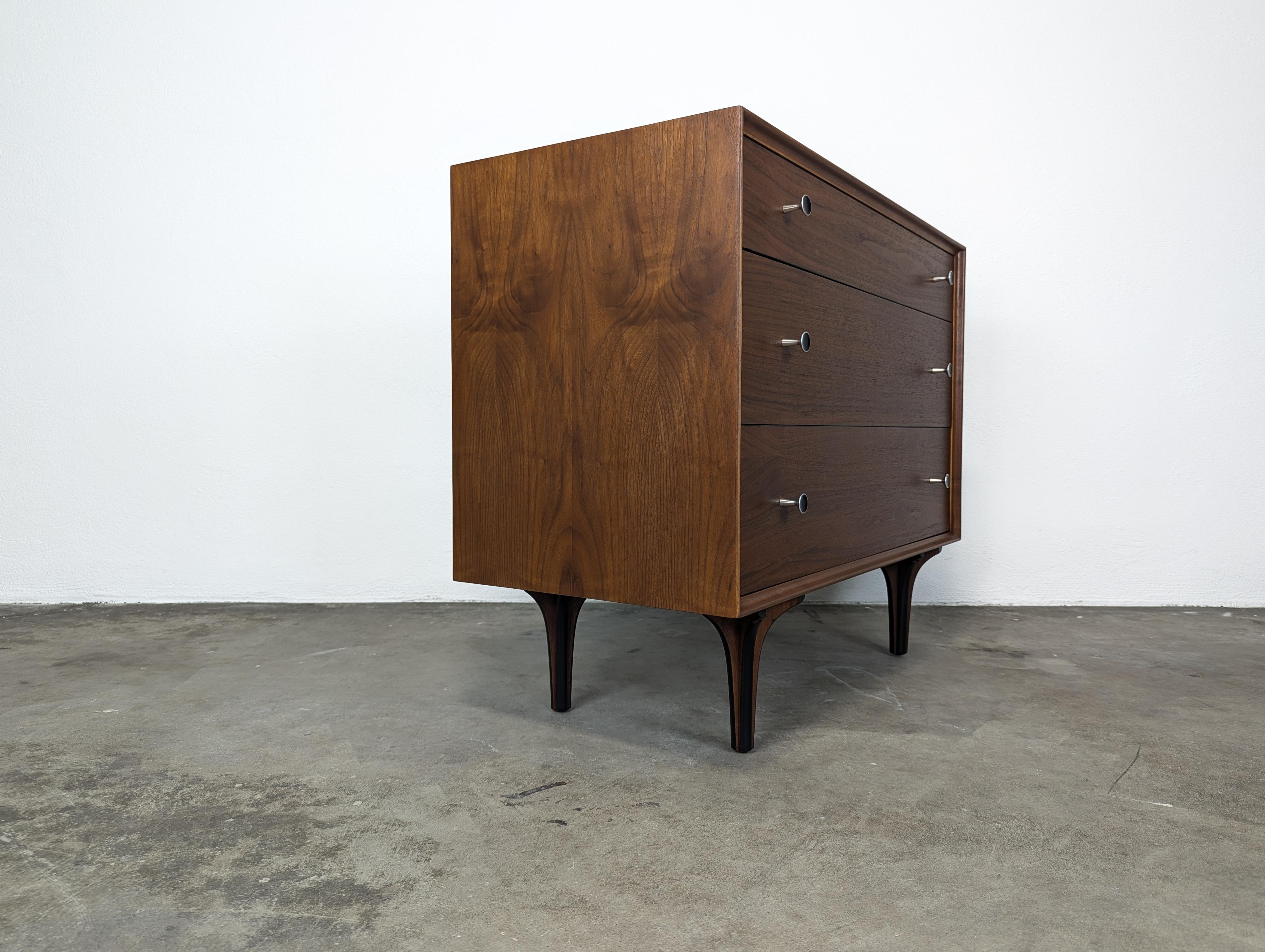 Mid Century Walnut Chest by Richard Thompson for Glenn of California, c1960s 4