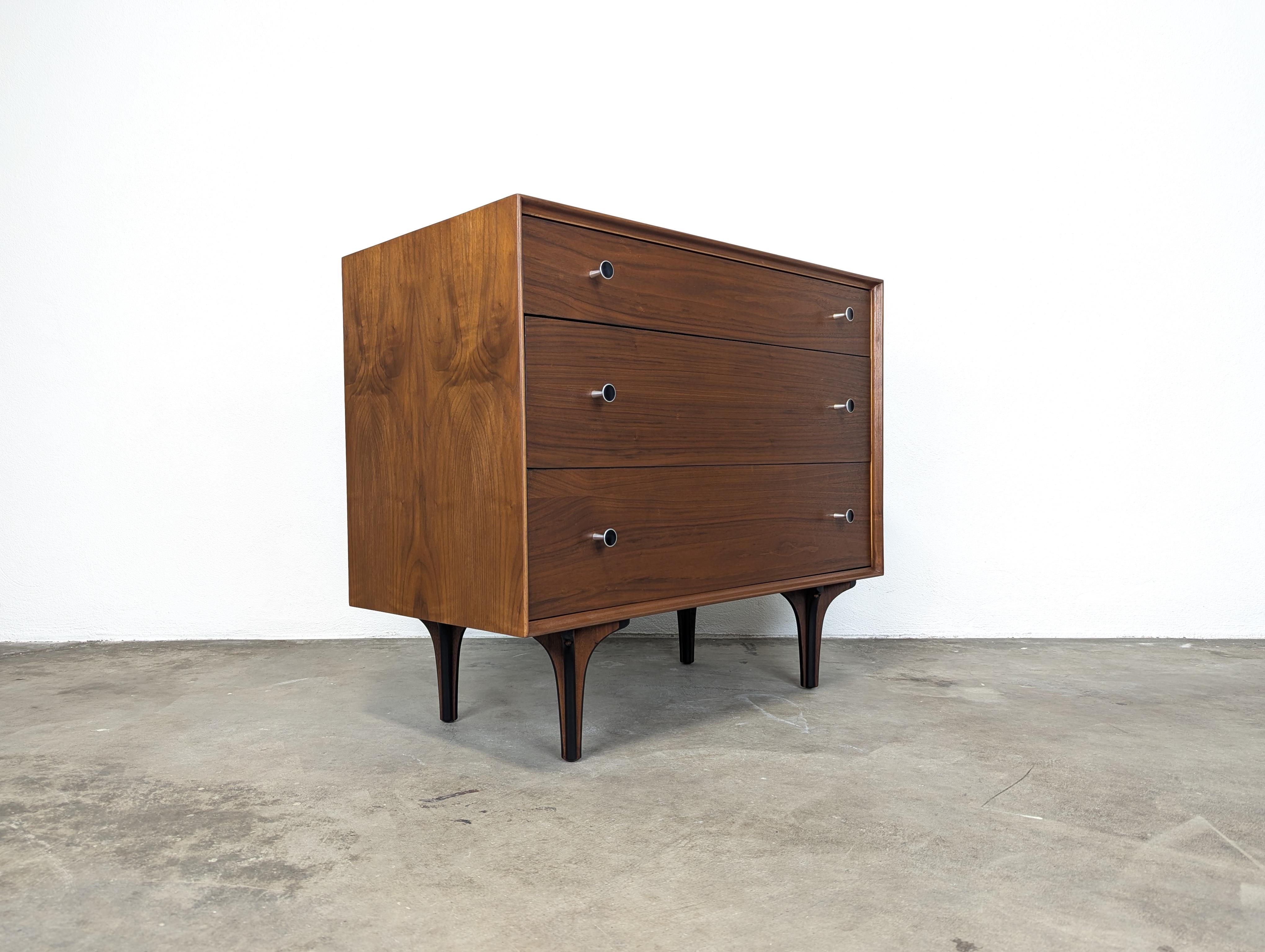 Mid Century Walnut Chest by Richard Thompson for Glenn of California, c1960s 7