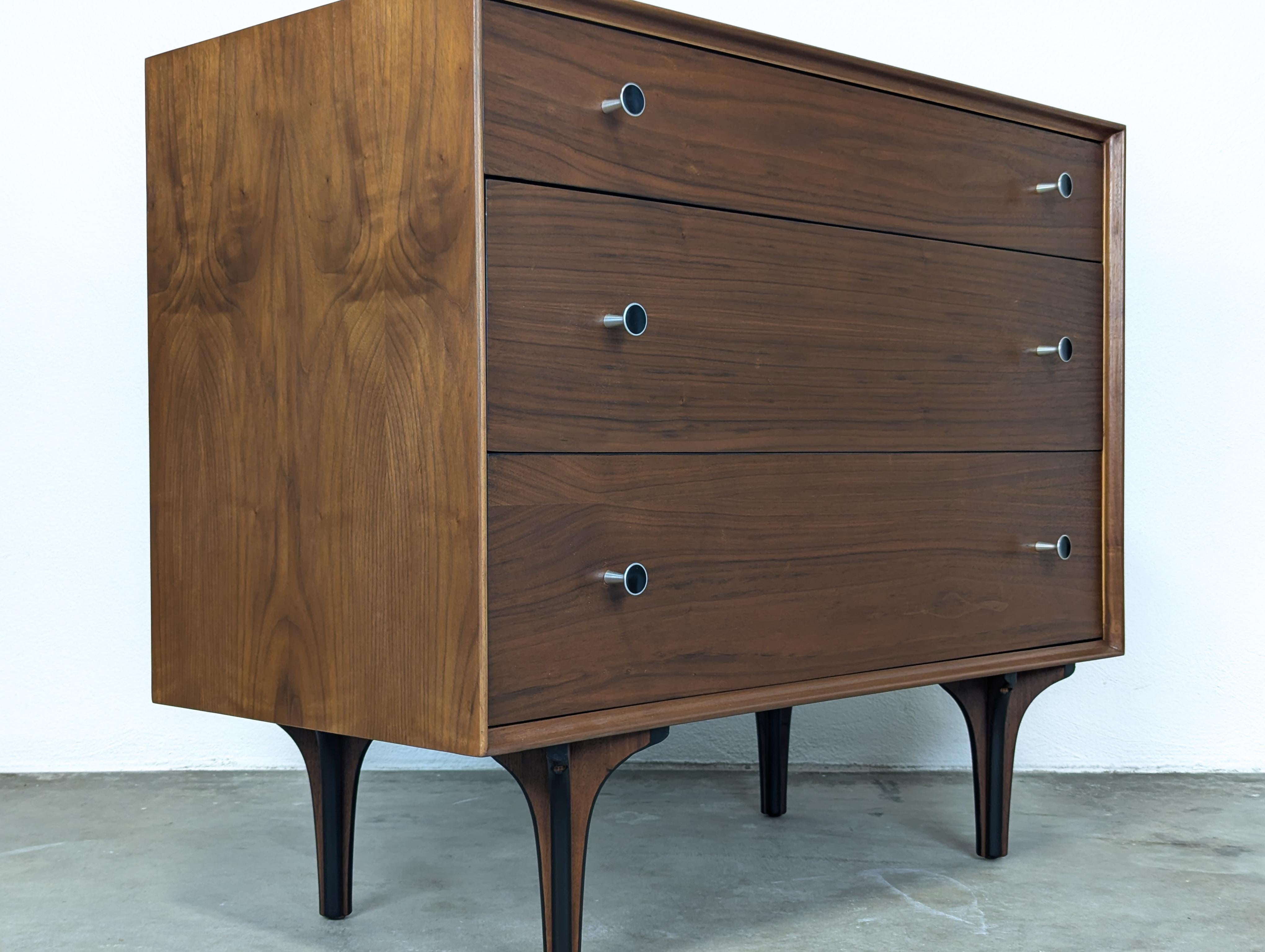 Mid Century Walnut Chest by Richard Thompson for Glenn of California, c1960s 8