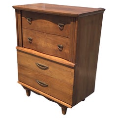 Moderne Kommode aus Nussbaumholz aus der Mitte des Jahrhunderts, ca. 1960er Jahre