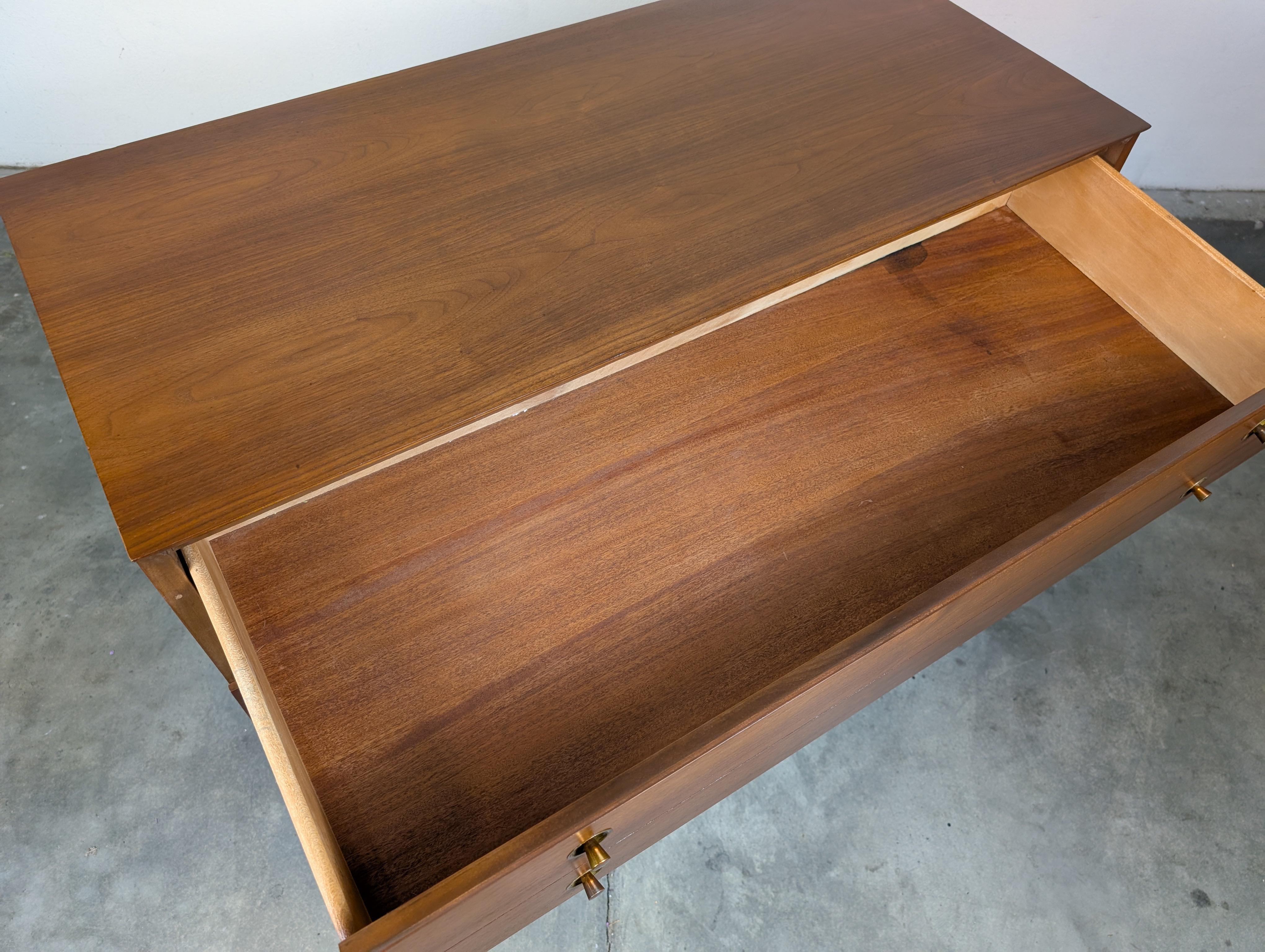 Mid Century Modern Nussbaum Kommode/Kommode von Basic Witz, 1960er Jahre im Angebot 4