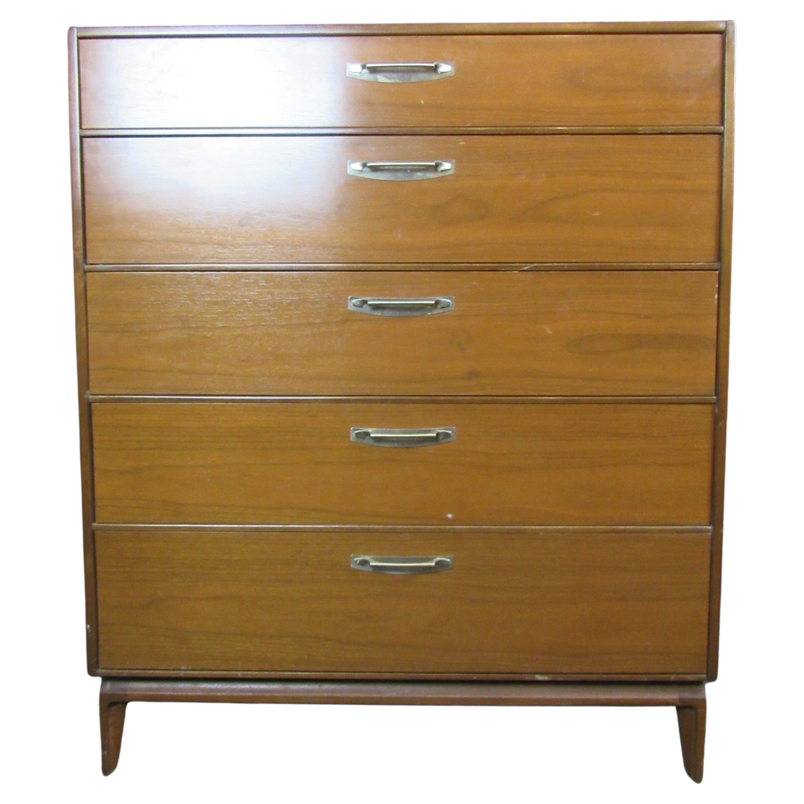 Mid-Century Modern Walnut Chest of Drawers For Sale