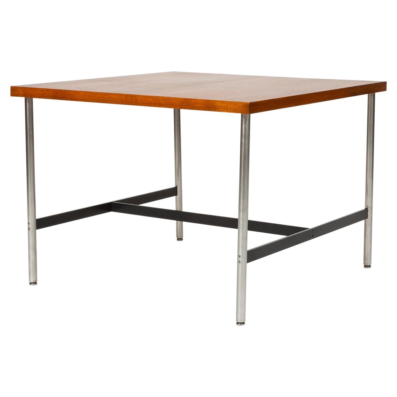 Table de travail pour enfants en noyer de style mi-siècle moderne par Herman Miller