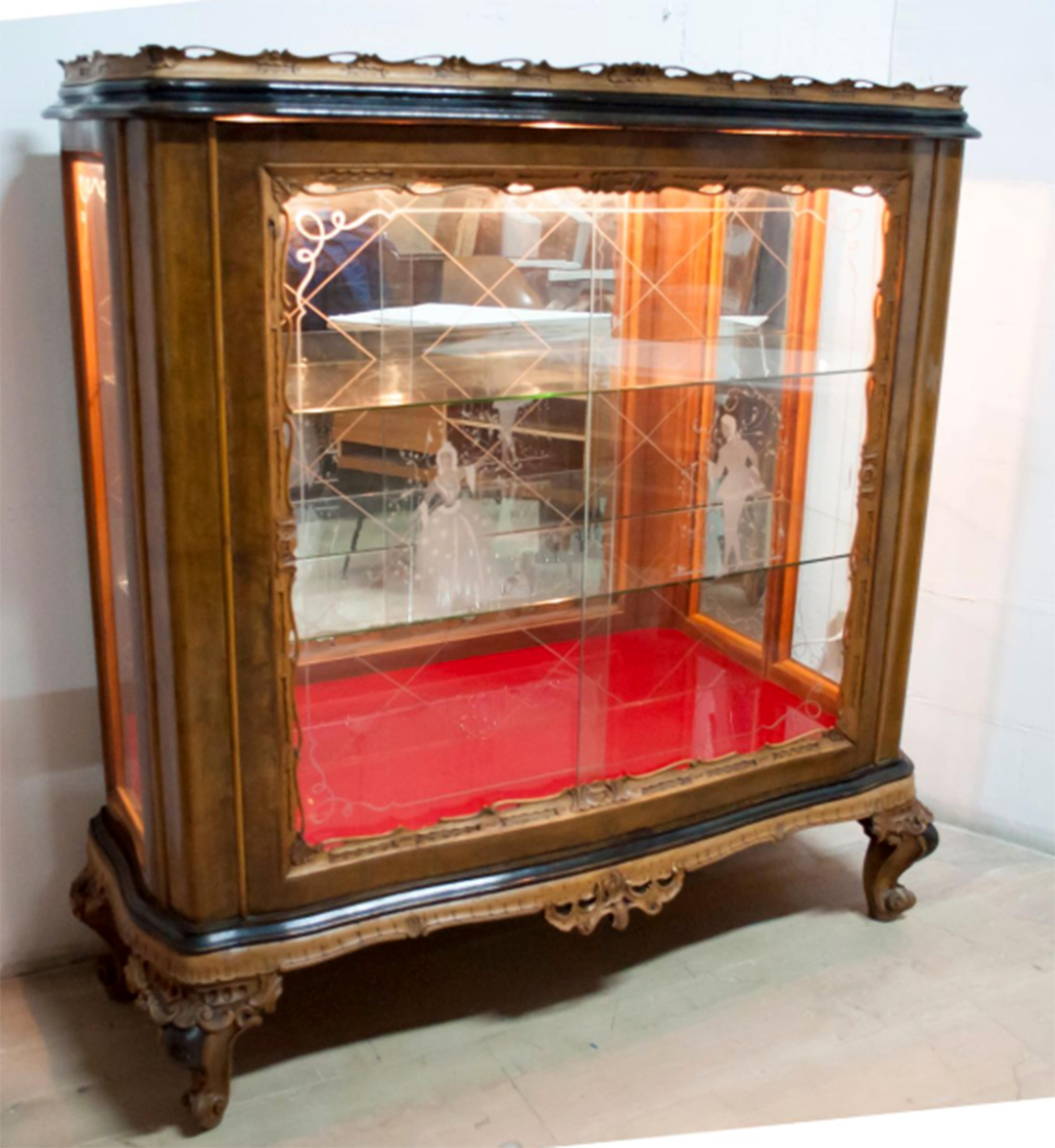 Mid-Century Modern Walnut Chippendale Style Italian Bar Cabinet, 1940s In Good Condition For Sale In Puglia, Puglia