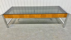 Moderner Couchtisch aus Nussbaum und Chrom mit Rauchglas aus der Jahrhundertmitte