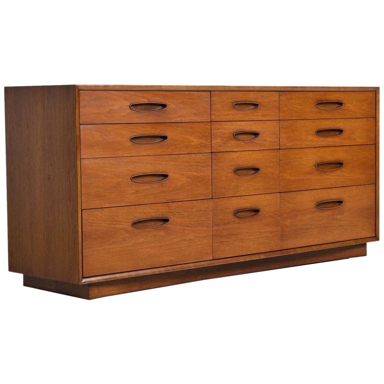 Mid Century Modern Walnut Circa 60 Henredon 12 Drawer Dresser On