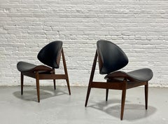 SILLAS MODERNAS DE NOGAL DE MEDIO SIGLO DE Kodawood, un par