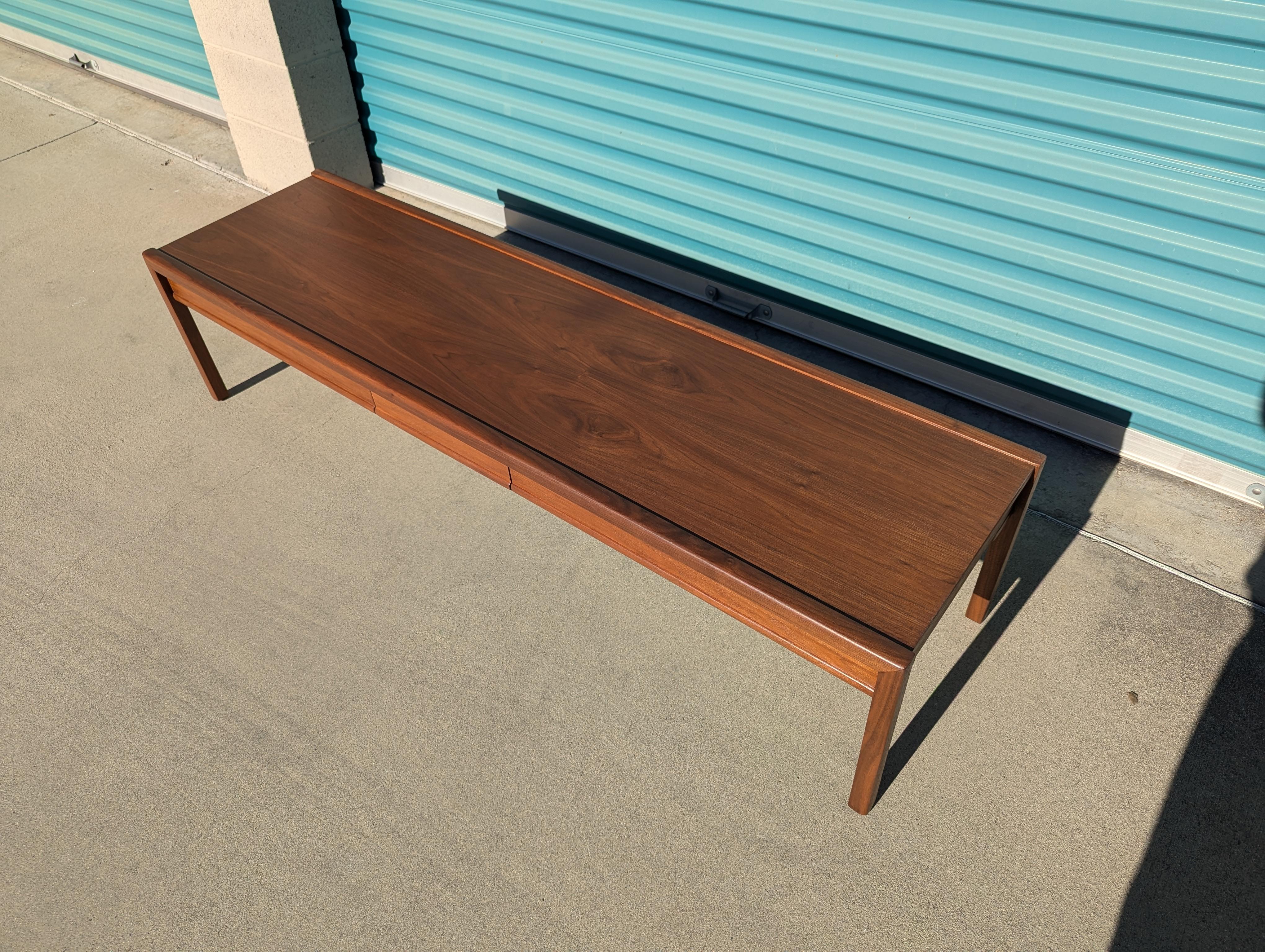 Mid Century Modern Walnut Coffee Table By Brown Saltman, c1960s For Sale 4