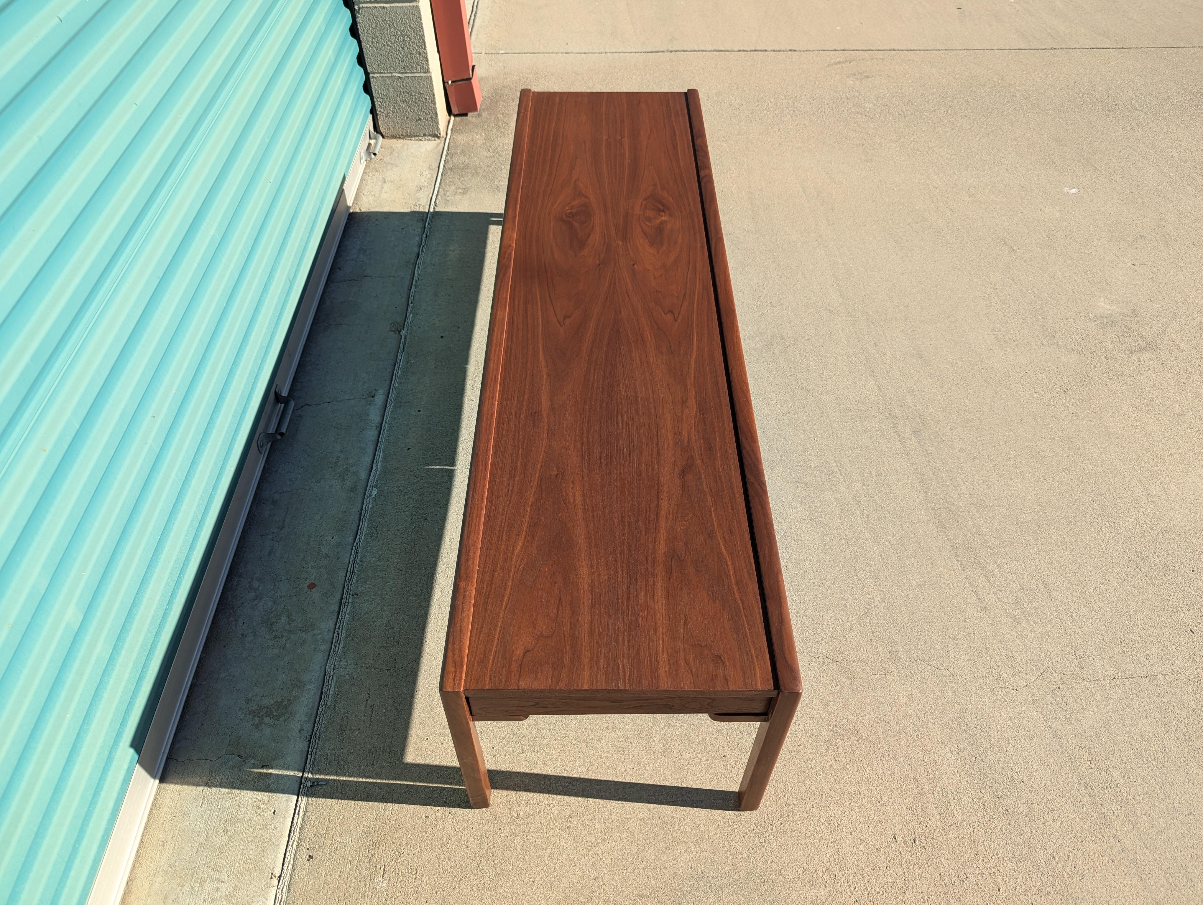 Mid Century Modern Walnut Coffee Table By Brown Saltman, c1960s For Sale 5