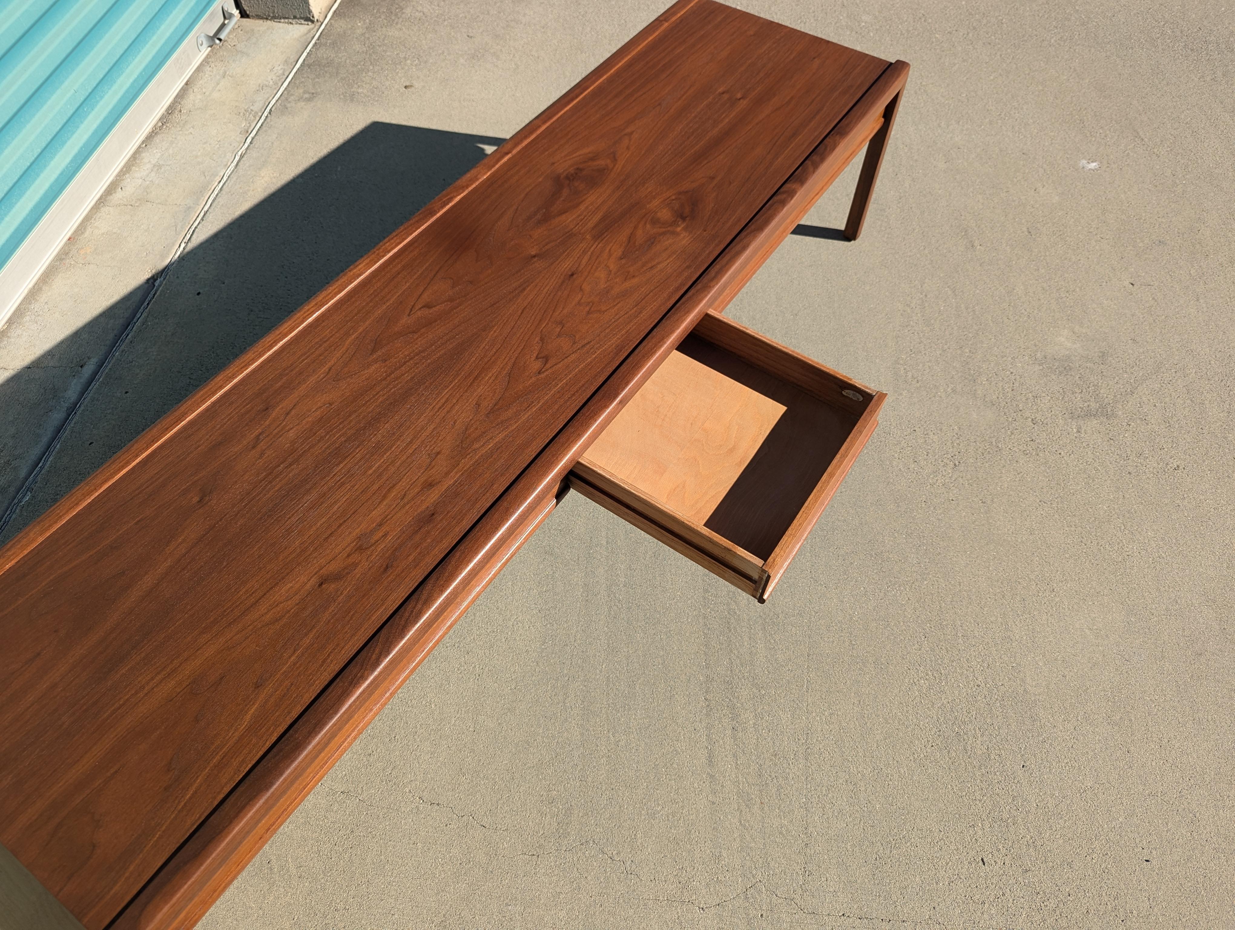 American Mid Century Modern Walnut Coffee Table By Brown Saltman, c1960s For Sale