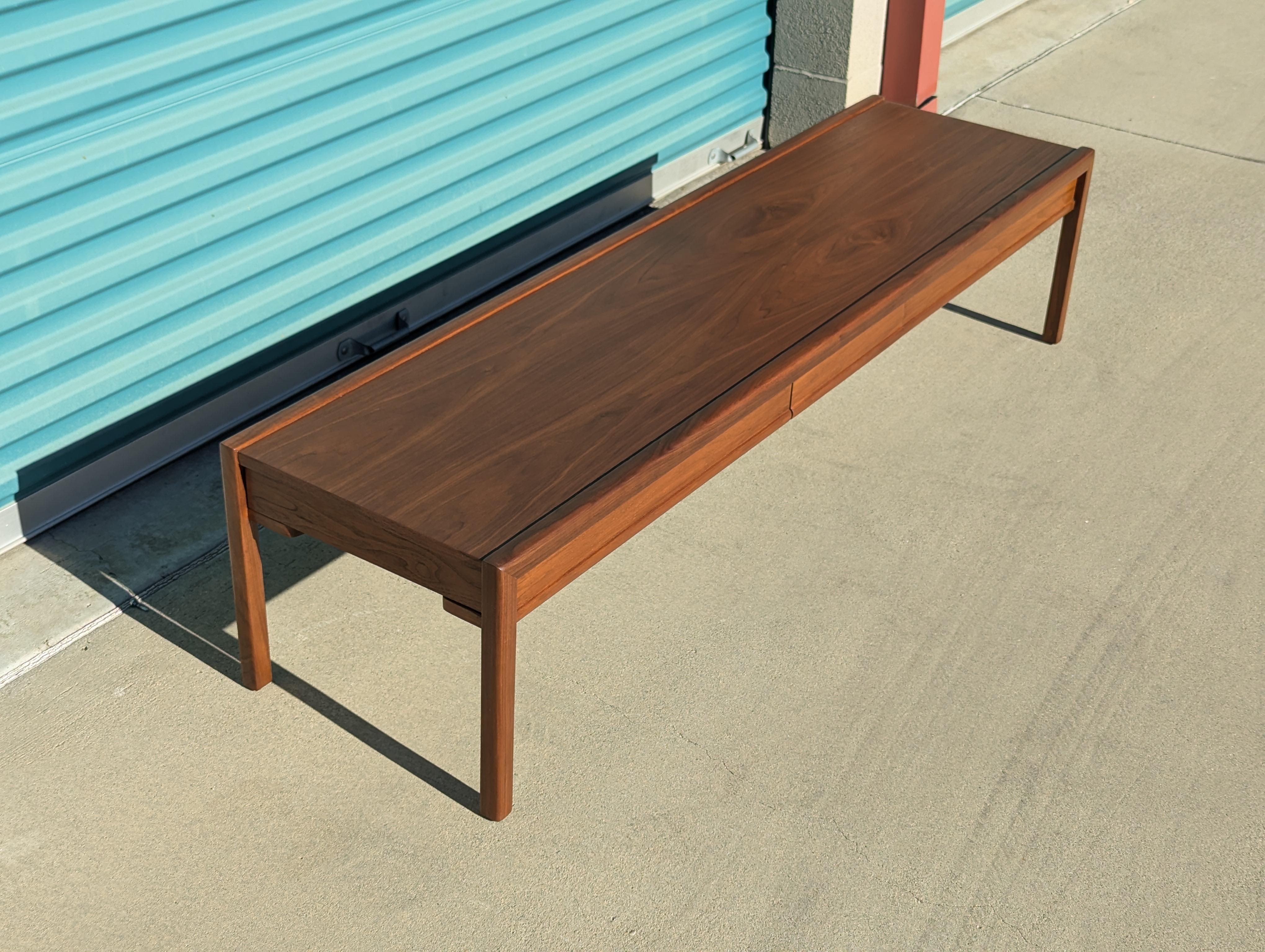 Mid Century Modern Walnut Coffee Table By Brown Saltman, c1960s For Sale 2