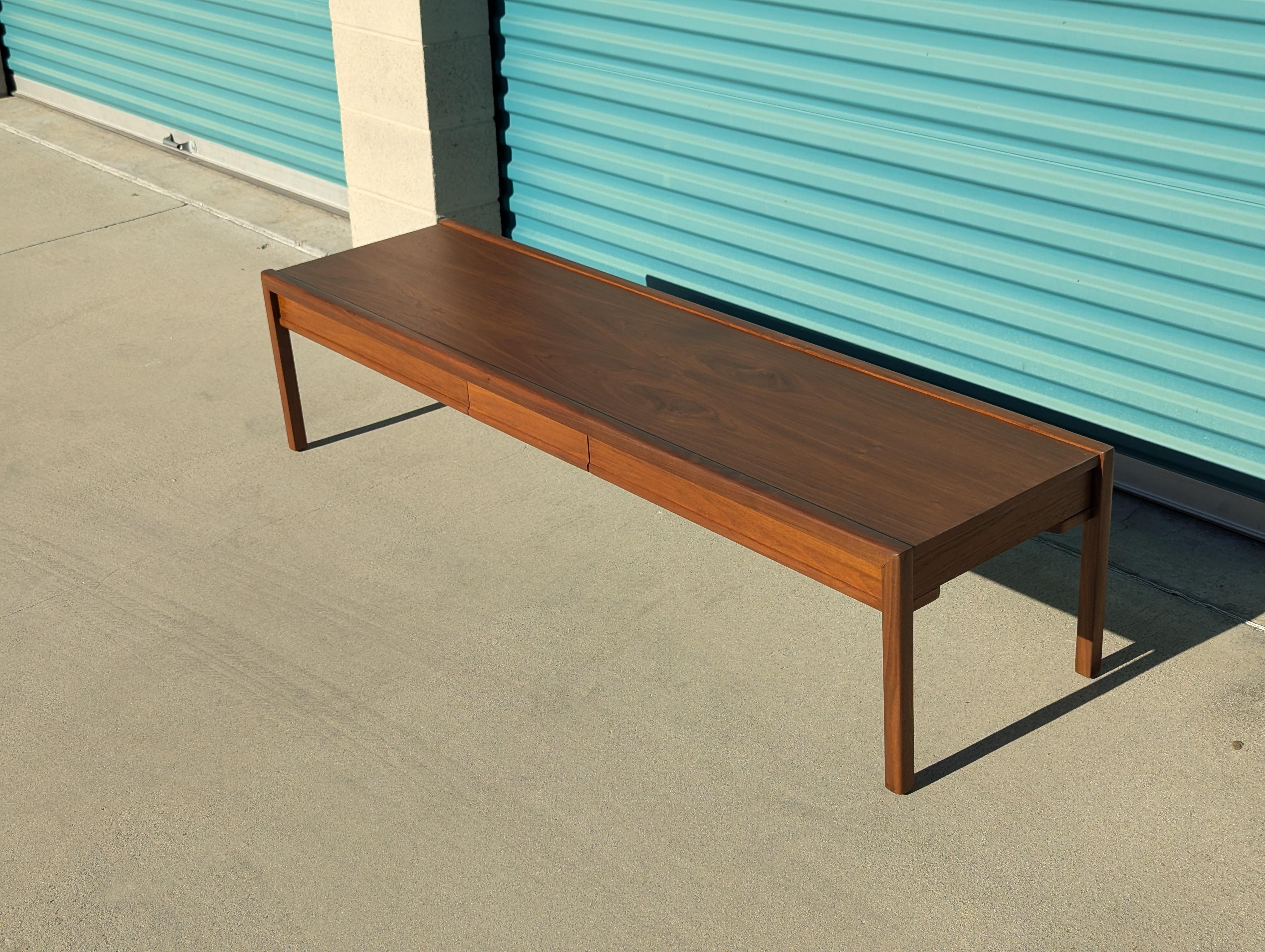 Mid Century Modern Walnut Coffee Table By Brown Saltman, c1960s For Sale 3