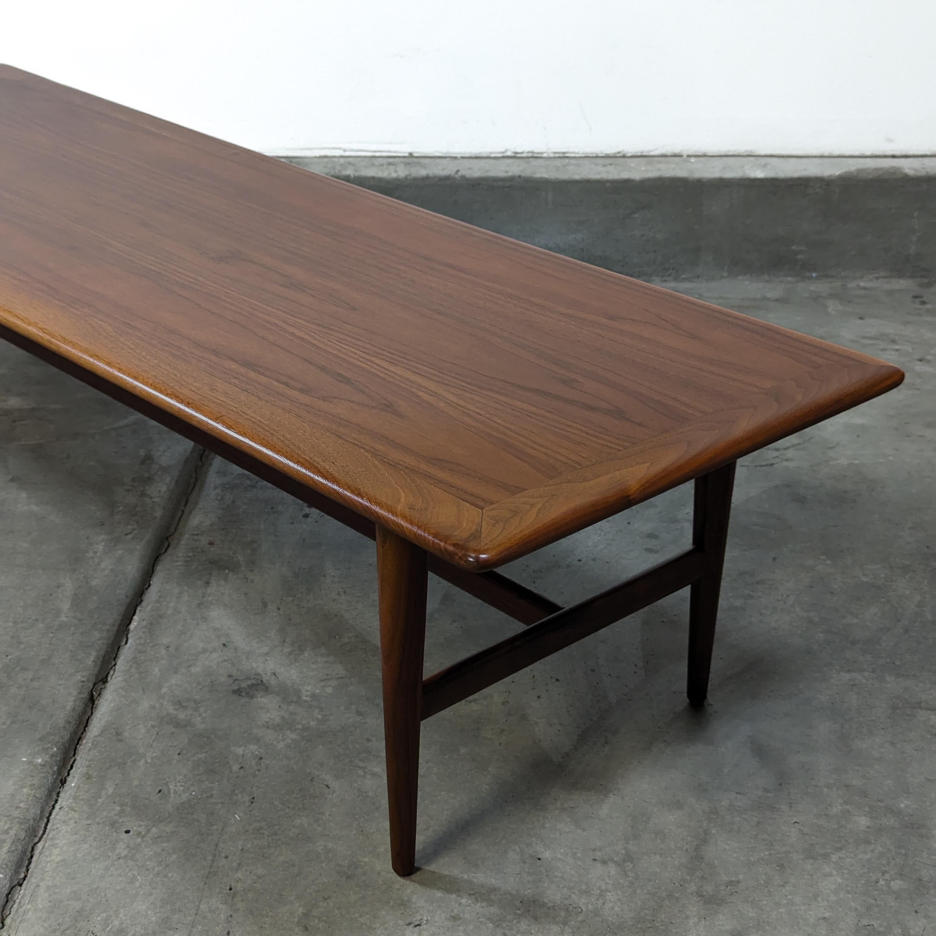 Mid Century Modern Walnut Coffee Table By Lane, c1960s In Excellent Condition In Chino Hills, CA