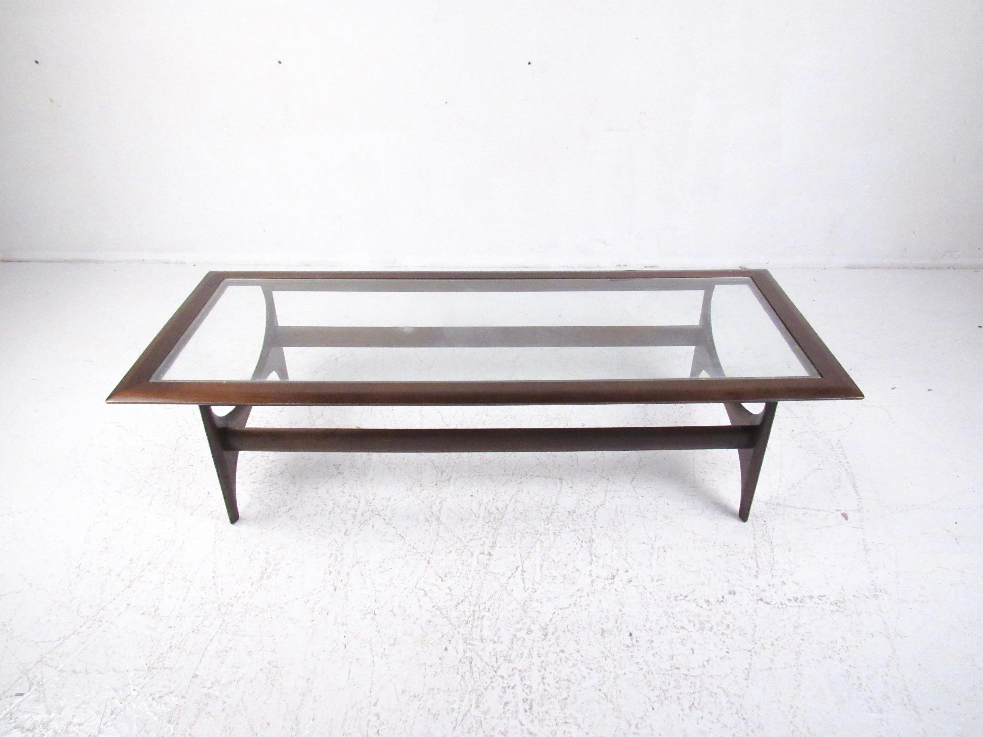 American Mid-Century Modern Walnut Coffee Table by Lane For Sale