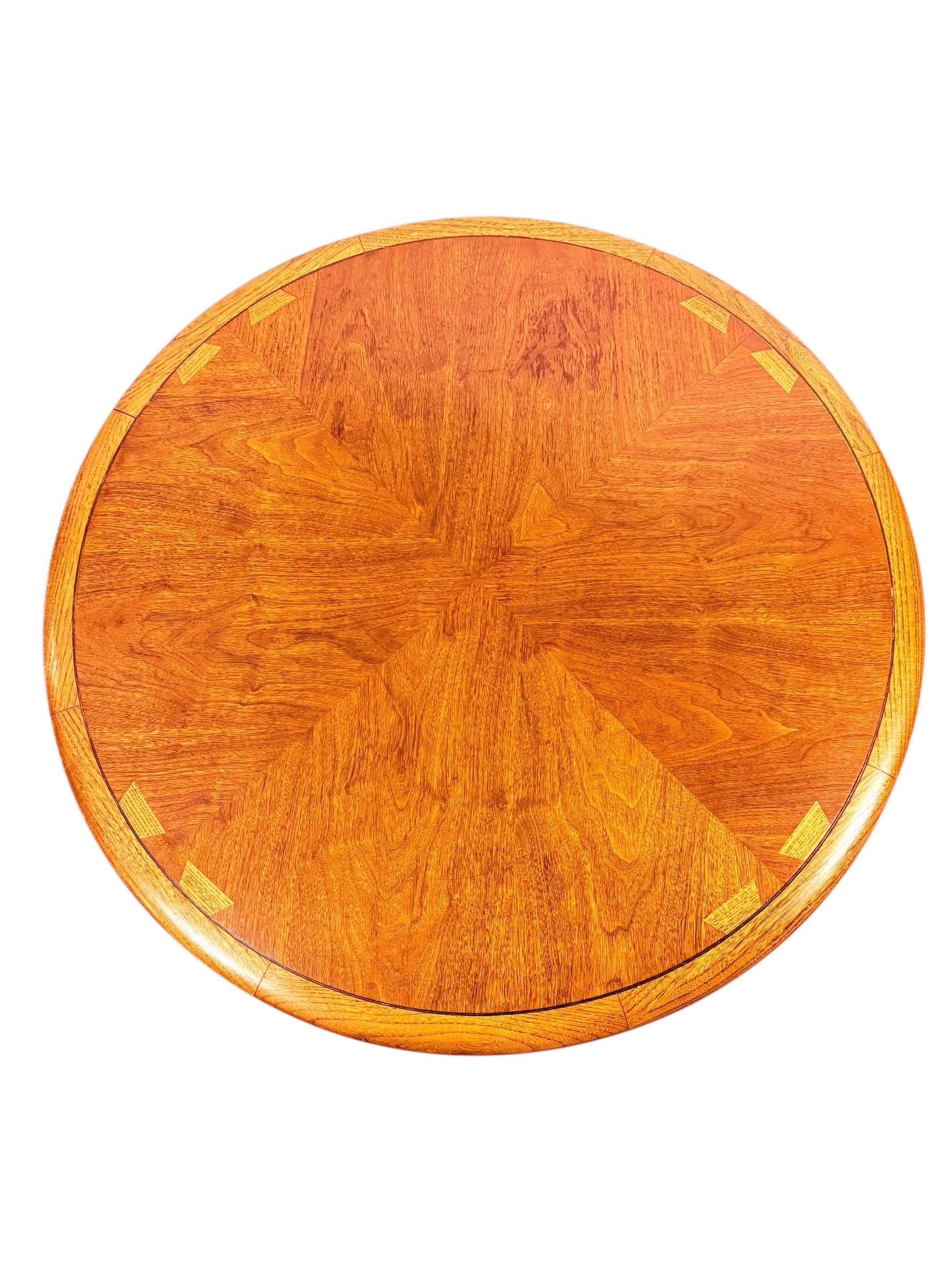 Mid Century Modern Couchtisch aus Nussbaumholz von Lane Furniture (Moderne der Mitte des Jahrhunderts)