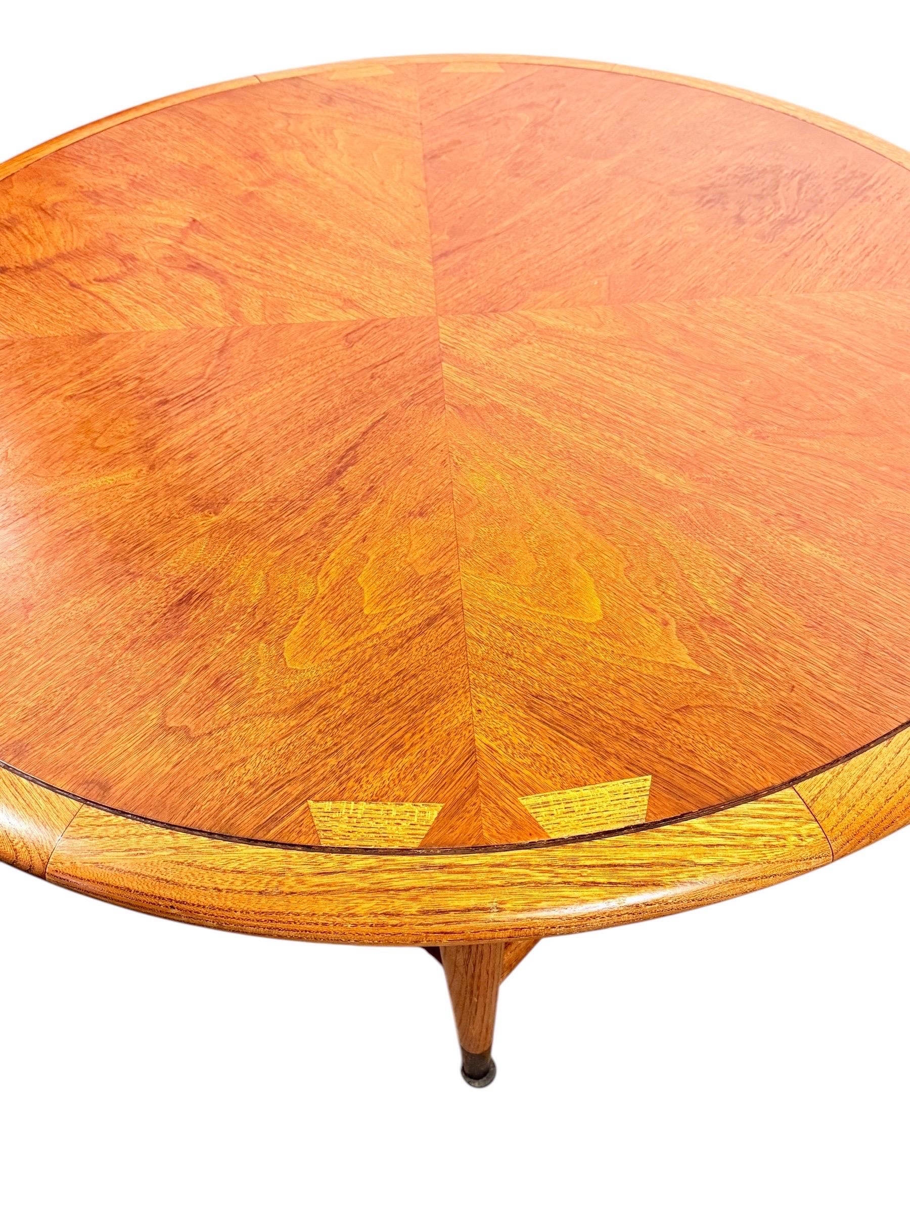 Mid Century Modern Couchtisch aus Nussbaumholz von Lane Furniture (amerikanisch)