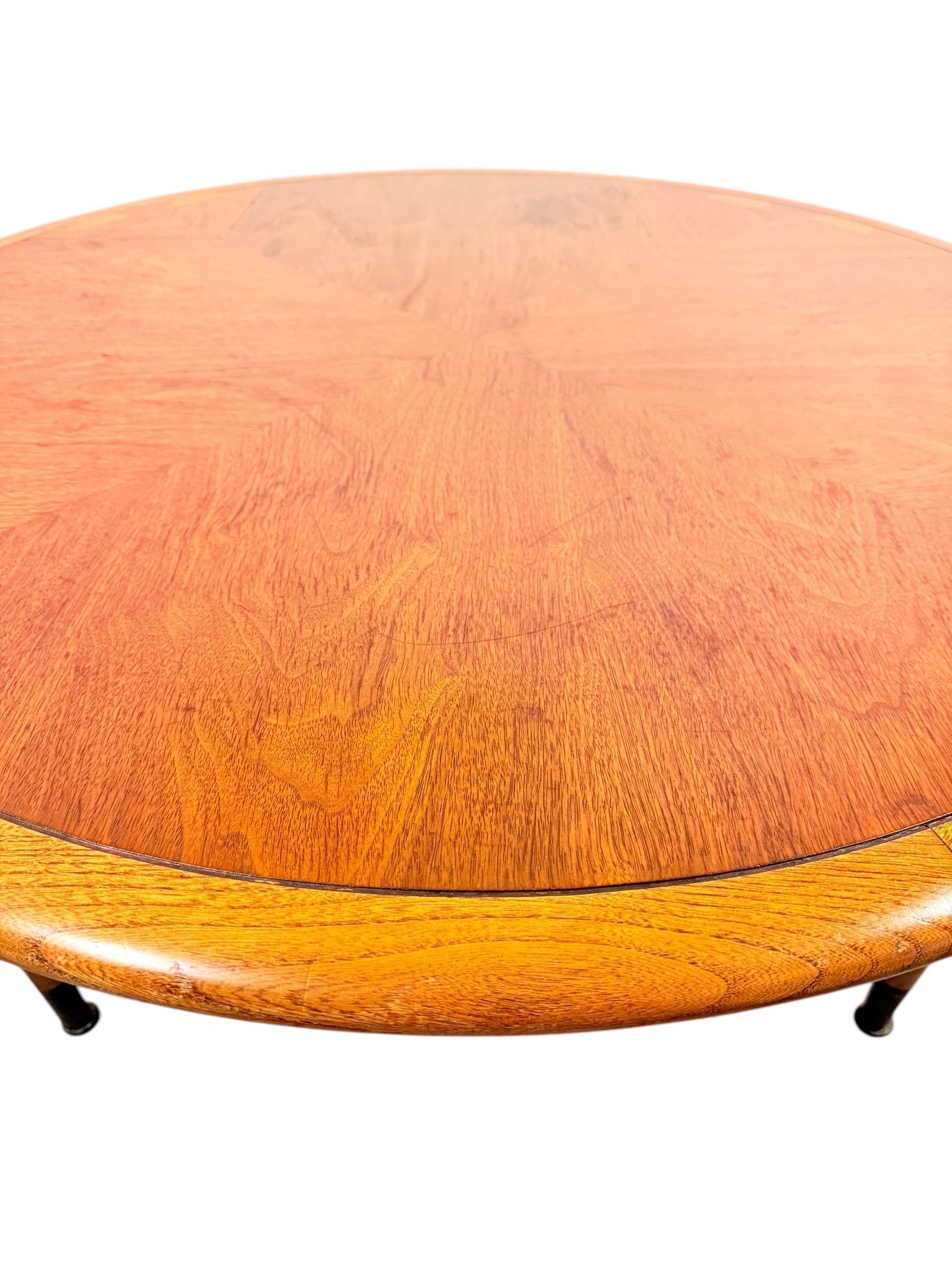 Mid Century Modern Couchtisch aus Nussbaumholz von Lane Furniture (Walnuss)