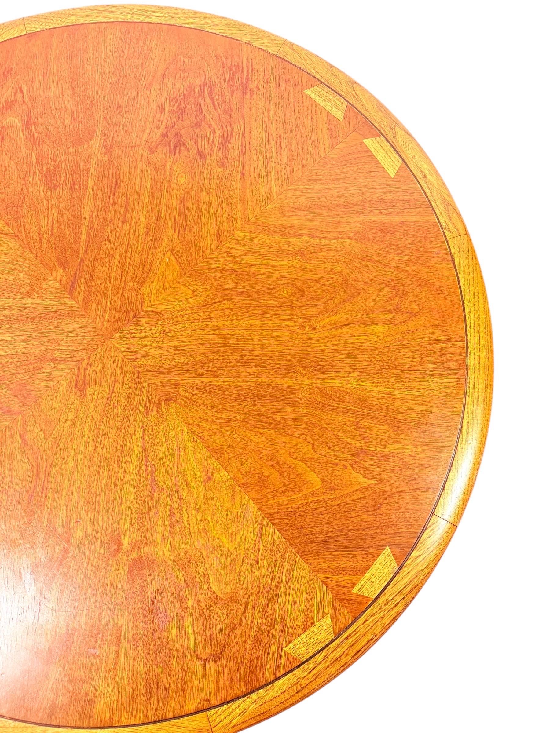 Mid Century Modern Couchtisch aus Nussbaumholz von Lane Furniture 1