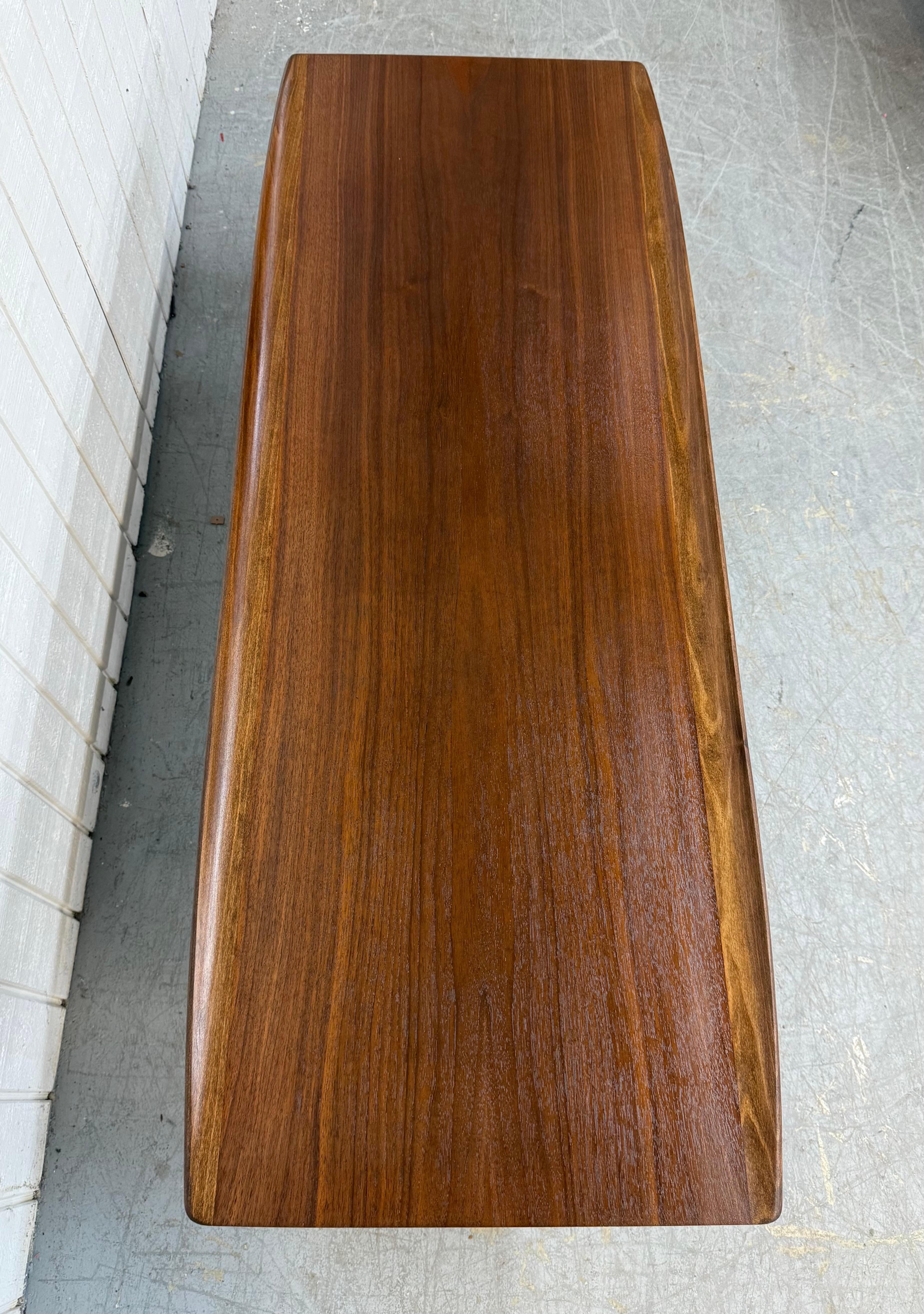 Table basse en noyer moderne du milieu du siècle Bon état - En vente à Clarksboro, NJ