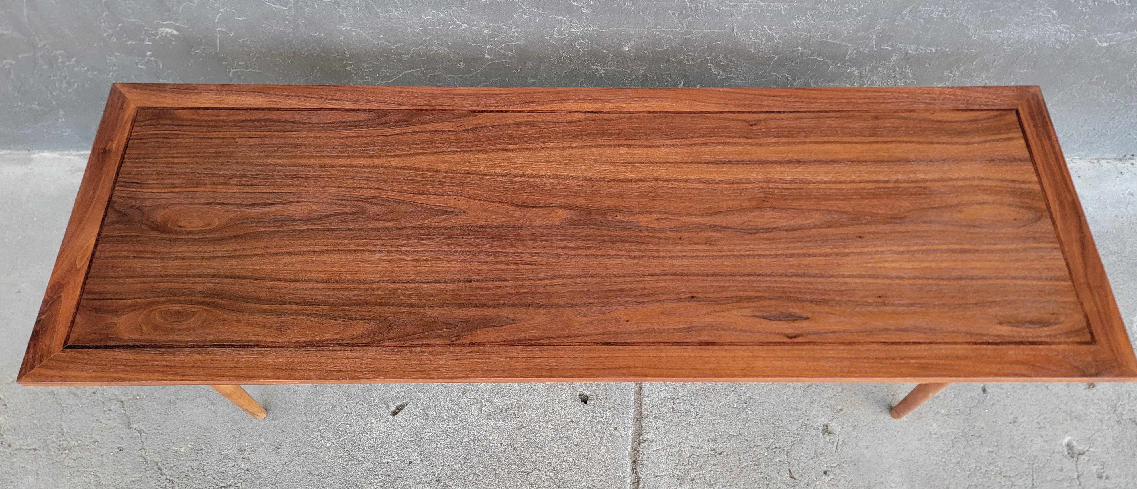 Mid-Century Modern Walnut Coffee Table For Sale 4
