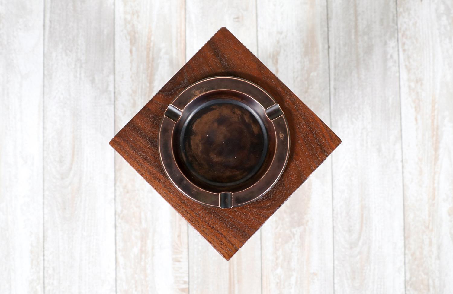 Expertly Restored - Mid-Century Modern Walnut & Copper Column Standing Ashtray In Excellent Condition For Sale In Los Angeles, CA