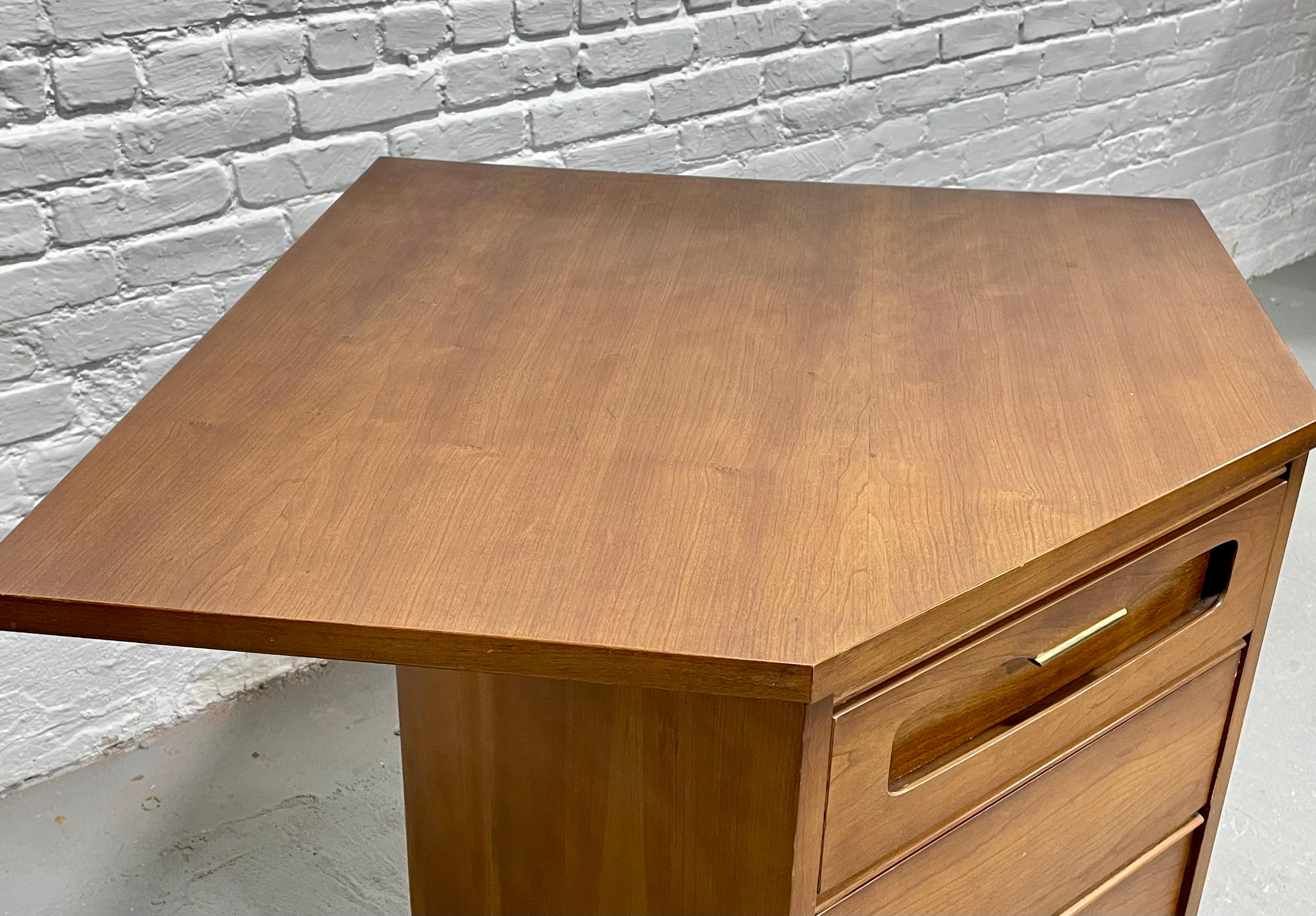 Mid-Century Modern Walnut Corner Cabinet / Dresser by Bassett Furniture Co. In Good Condition In Weehawken, NJ