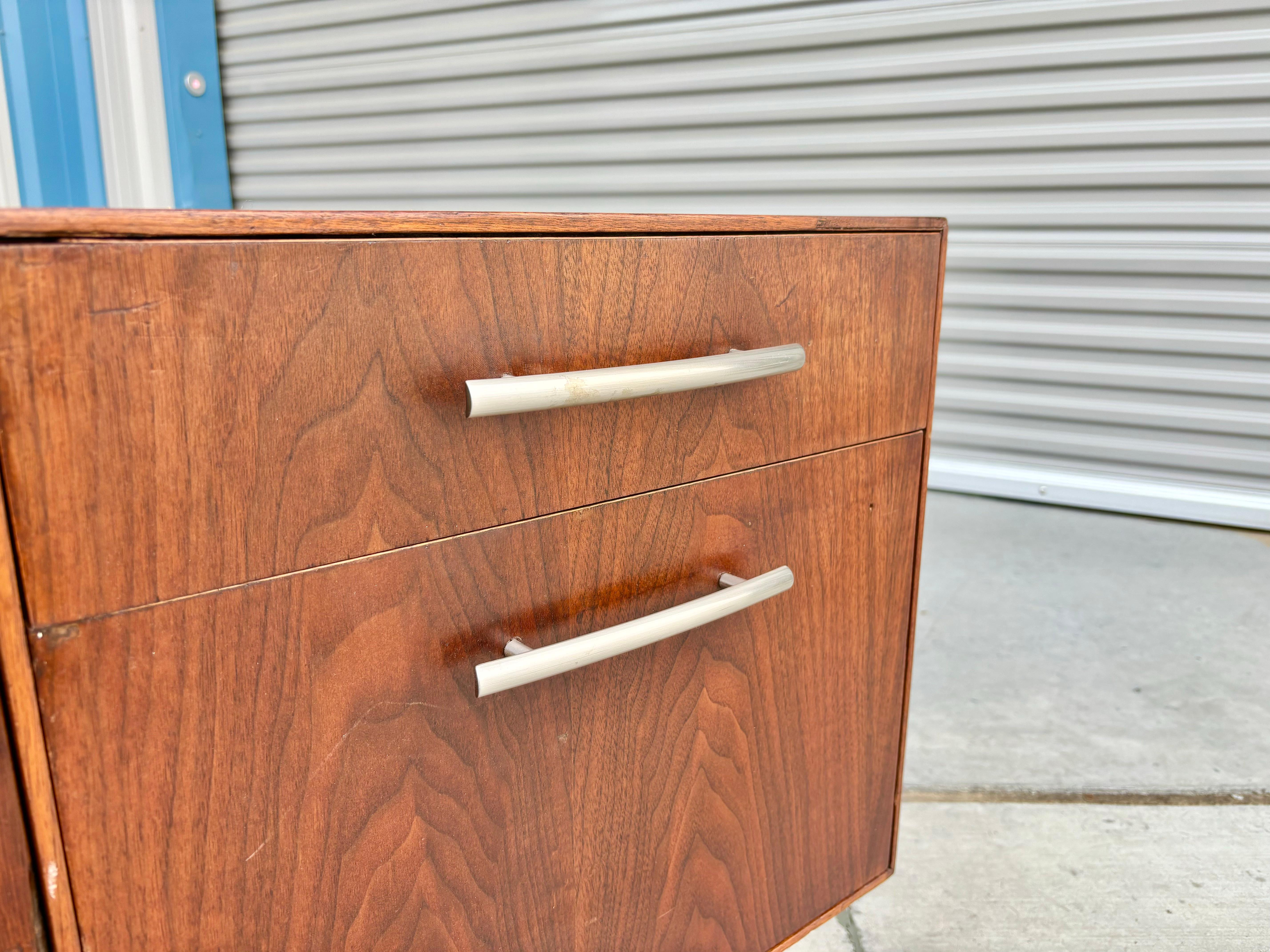 Mid Century Modern Walnut Credenza, 1960s 1