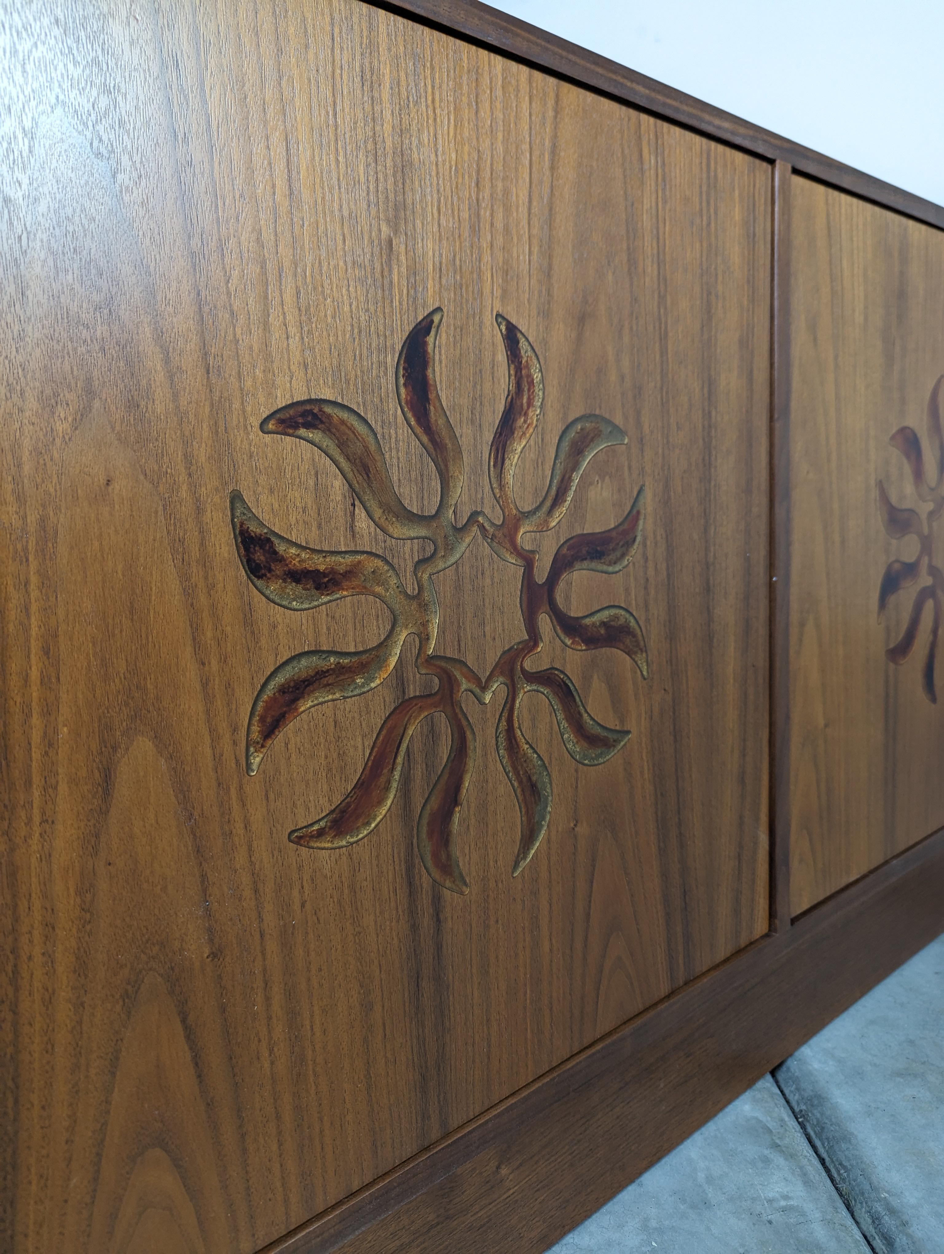 Mid Century Modern Walnut Credenza Buffet by Cal Mode, c1960s For Sale 4