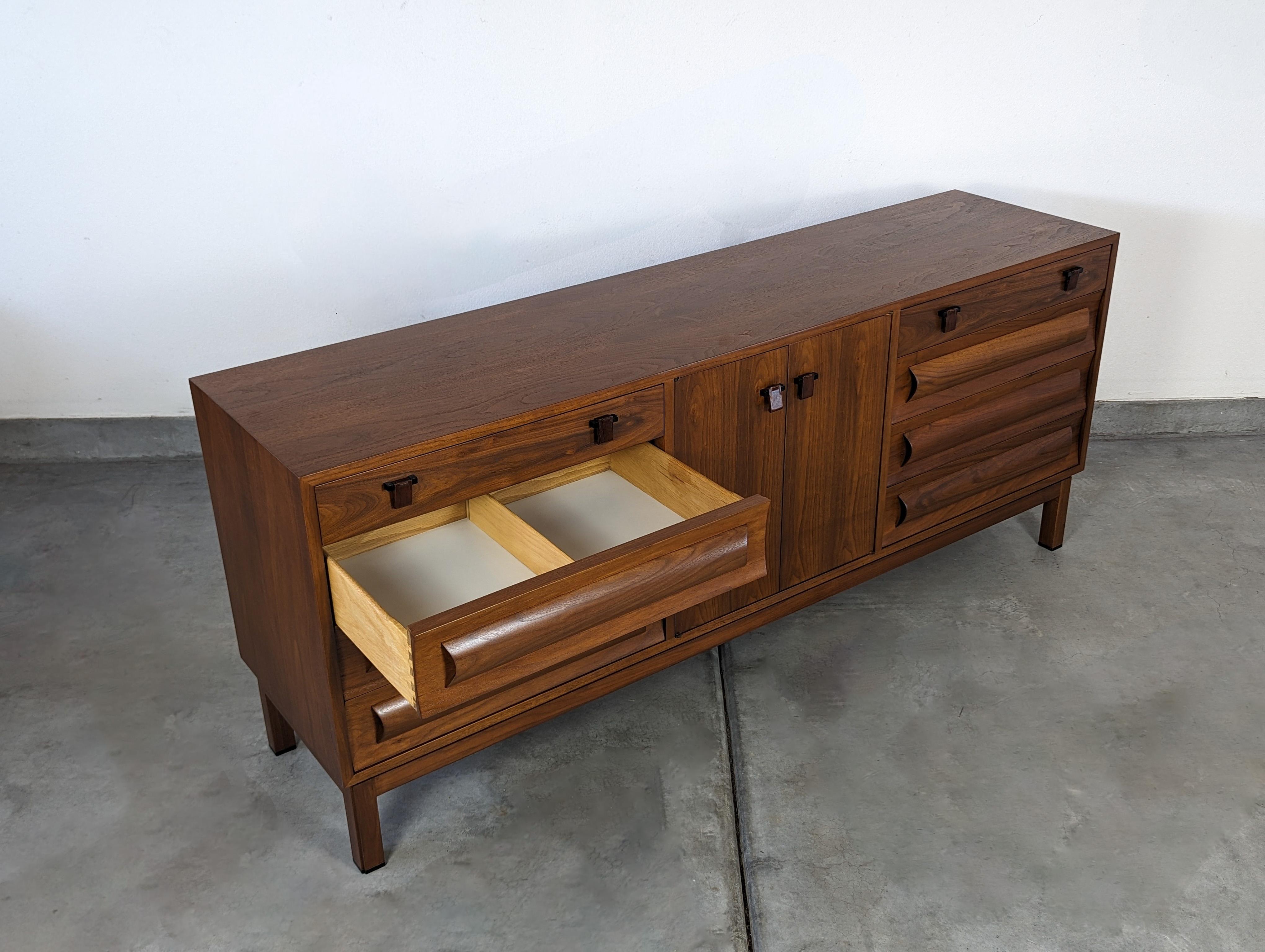 Mid Century Modern Walnut Credenza by Edward Wormley for Dunbar, c1960s 9