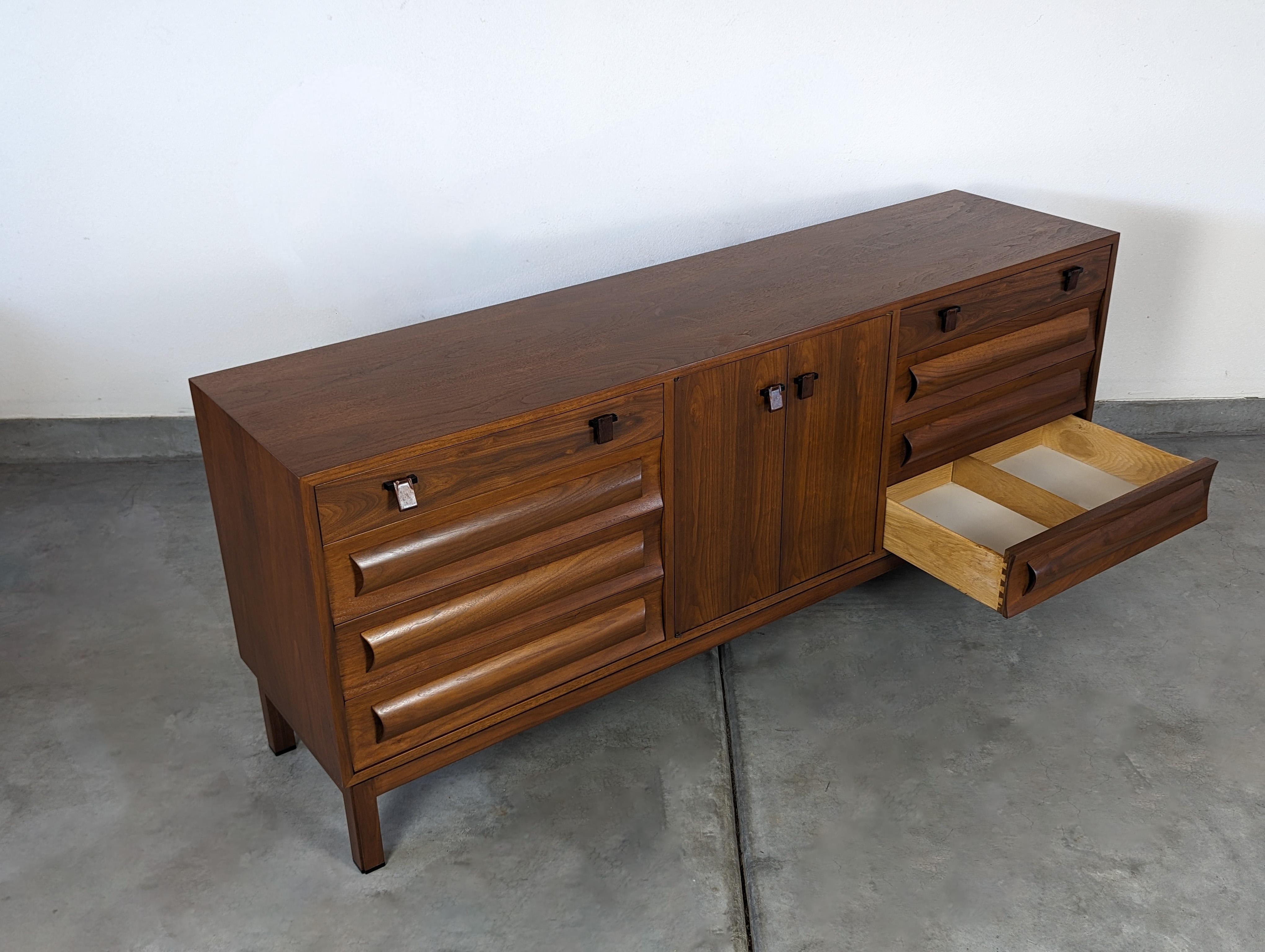 Mid Century Modern Walnut Credenza by Edward Wormley for Dunbar, c1960s 11