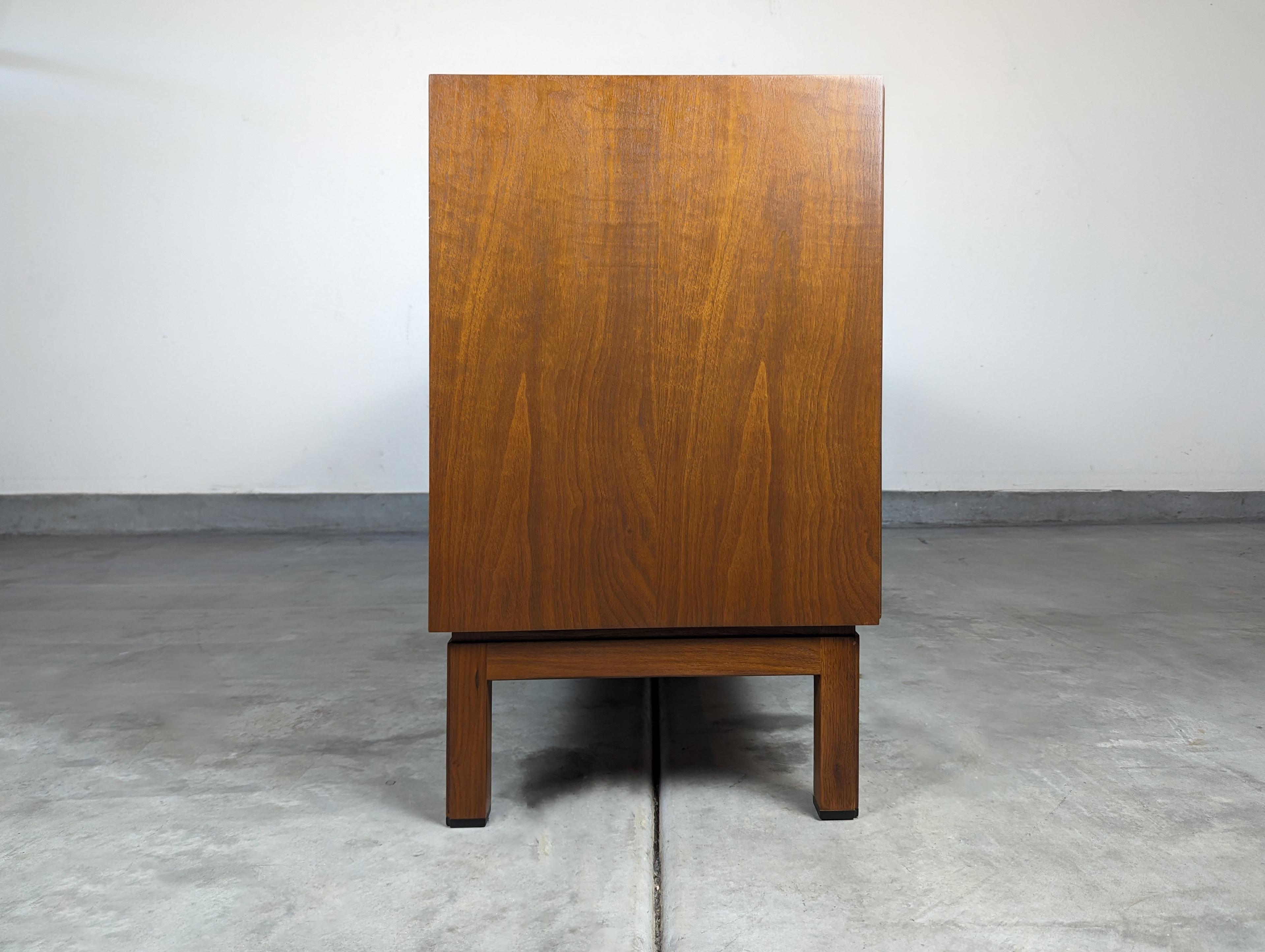 Rosewood Mid Century Modern Walnut Credenza by Edward Wormley for Dunbar, c1960s