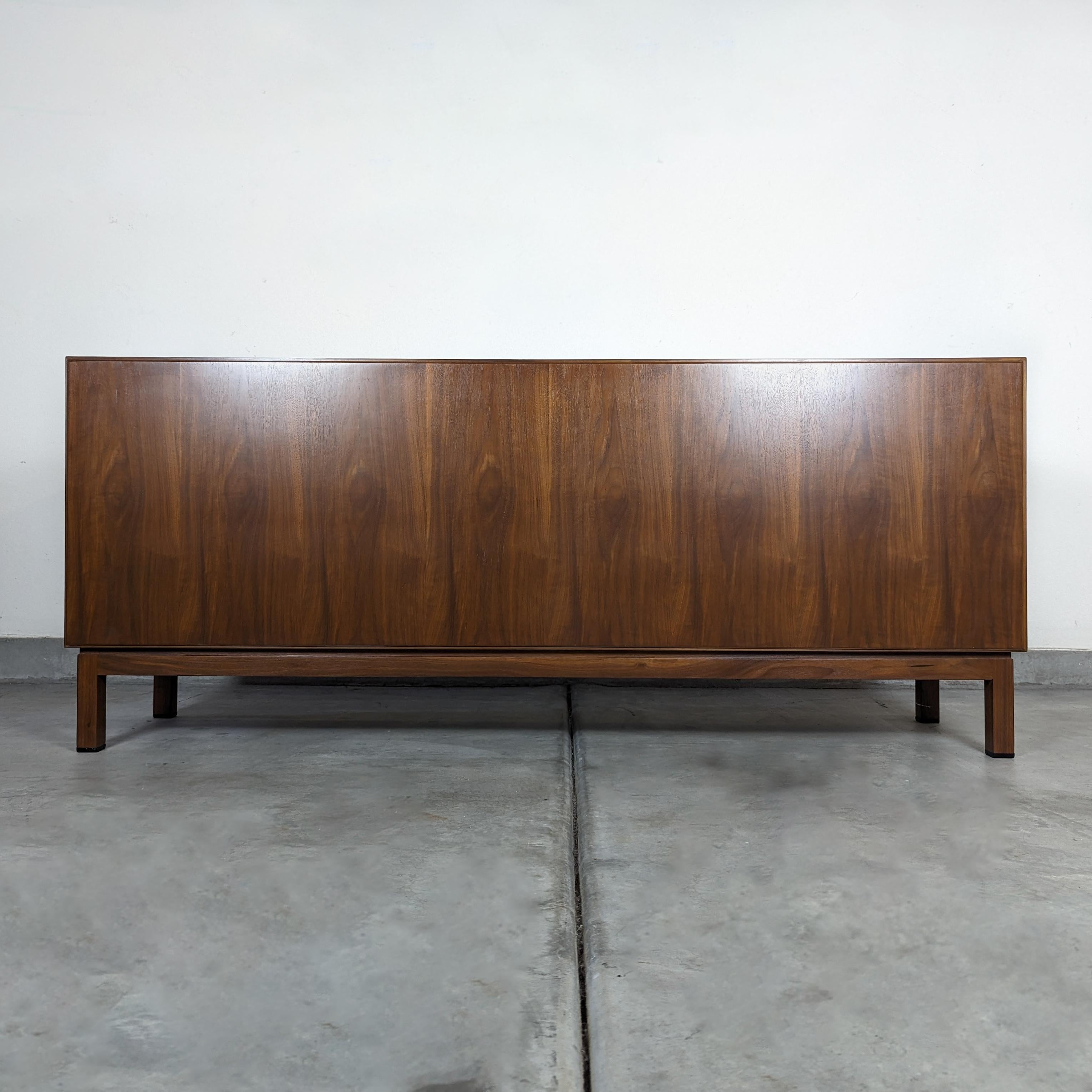 Mid Century Modern Walnut Credenza by Edward Wormley for Dunbar, c1960s 1