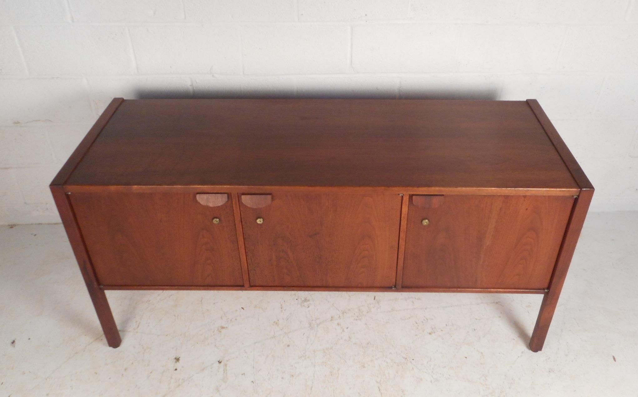 Mid-Century Modern Walnut Credenza by Jens Risom In Good Condition In Brooklyn, NY