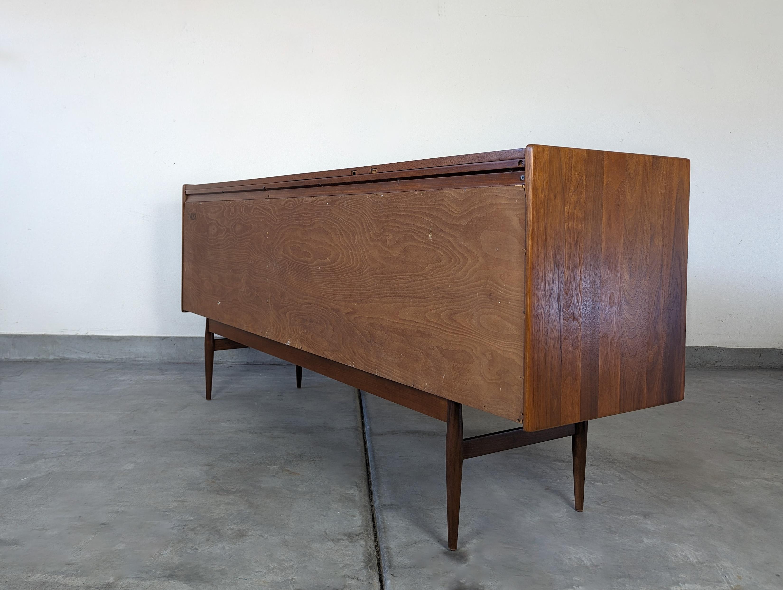 Mid Century Modern Walnut Credenza by John Keal for Brown Saltman, c1960s In Good Condition In Chino Hills, CA
