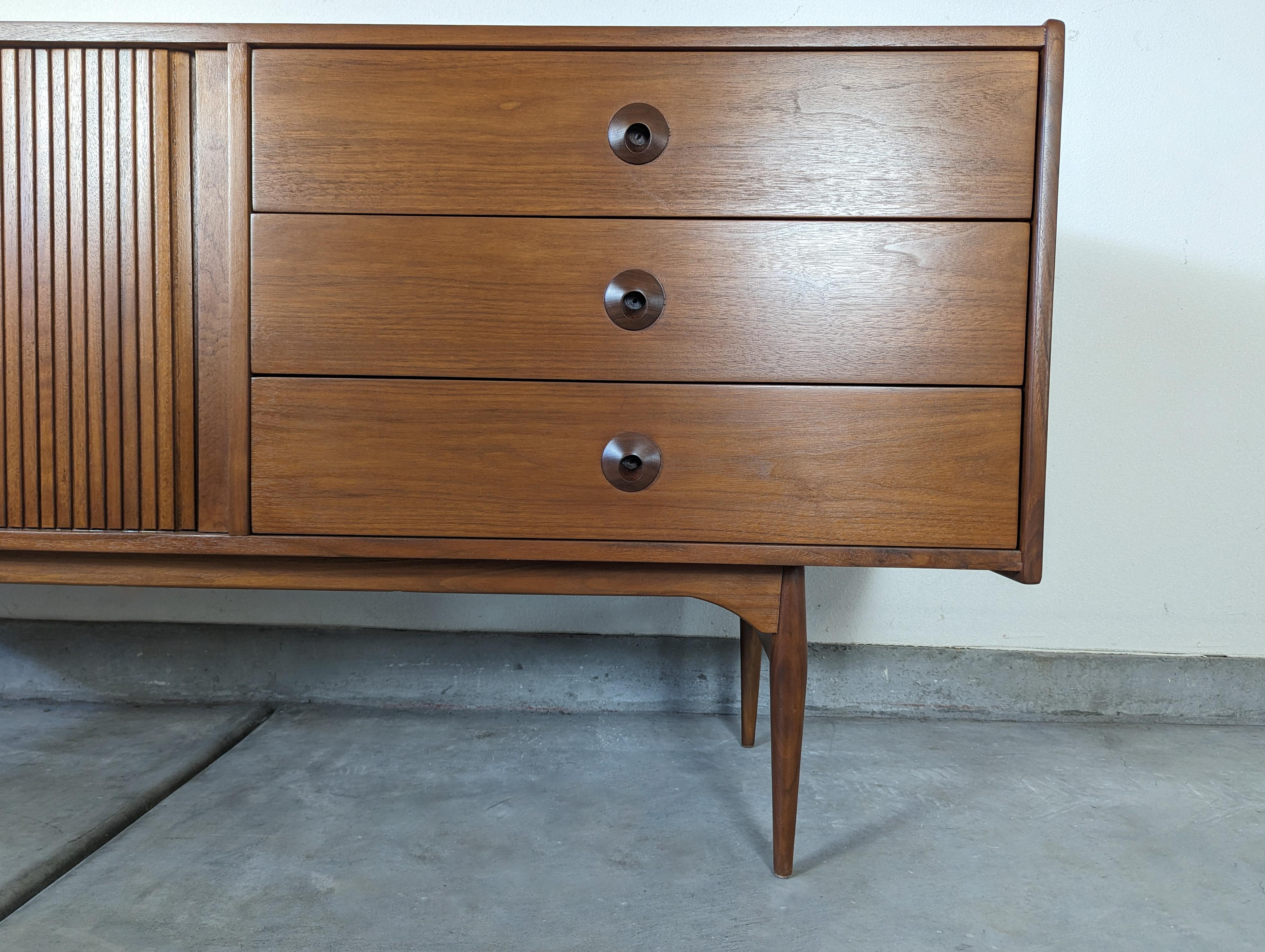 Mid Century Modern Walnut Credenza by John Keal for Brown Saltman, c1960s 2