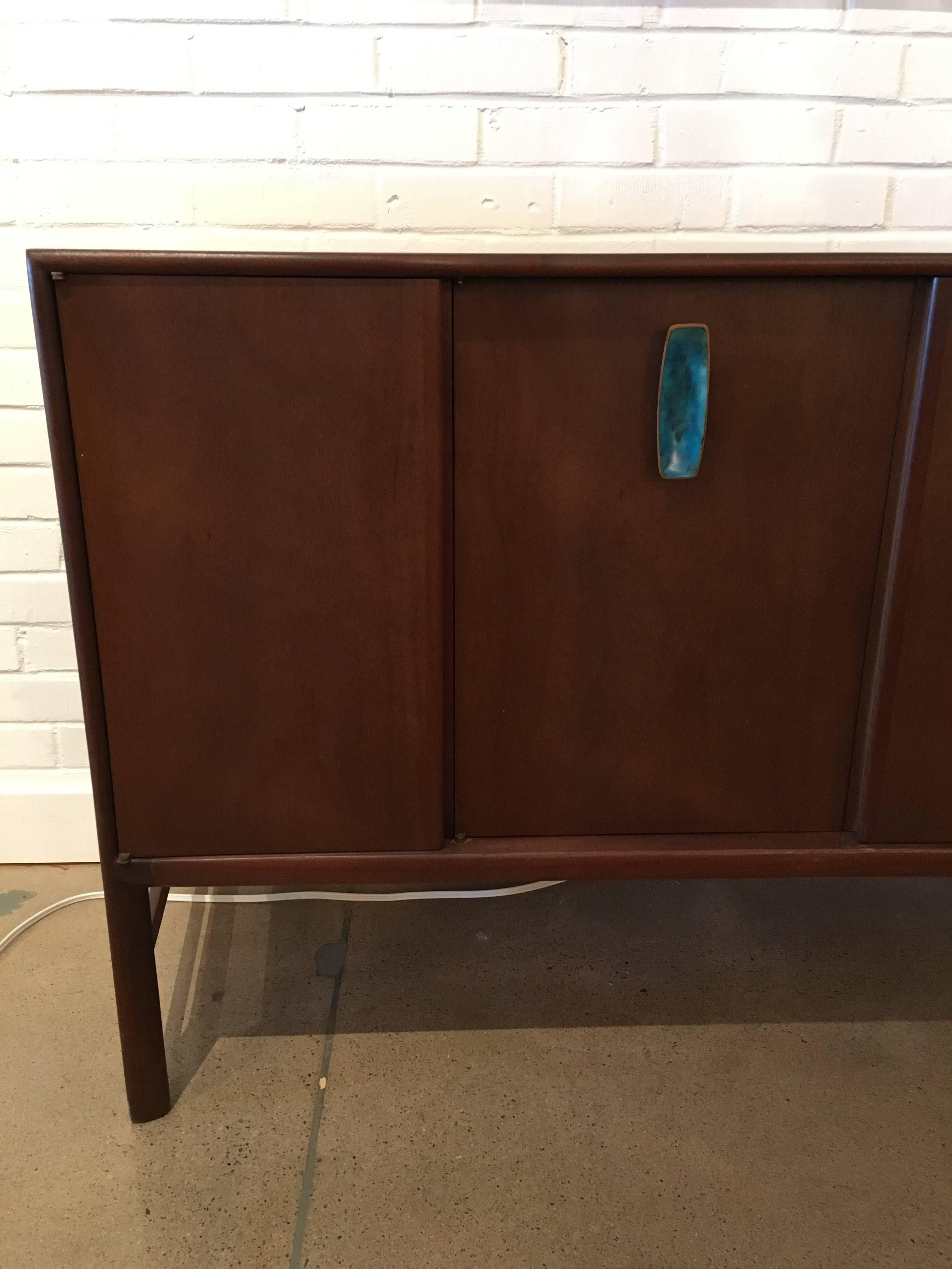 Mid-Century Modern Walnut Credenza by Ray Sabota for Mount Airy In Excellent Condition In Phoenix, AZ