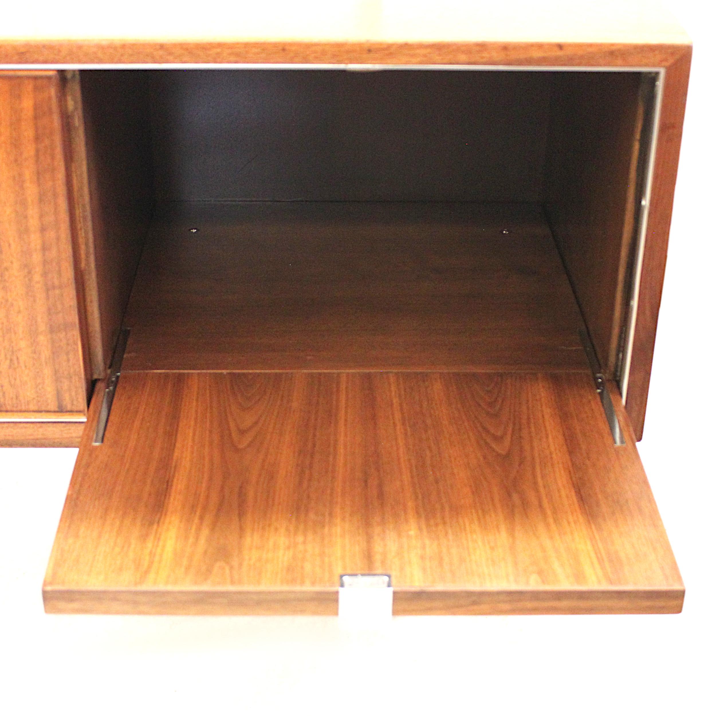 Mid-Century Modern Walnut Credenza by Stow Davis In Excellent Condition In Lafayette, IN