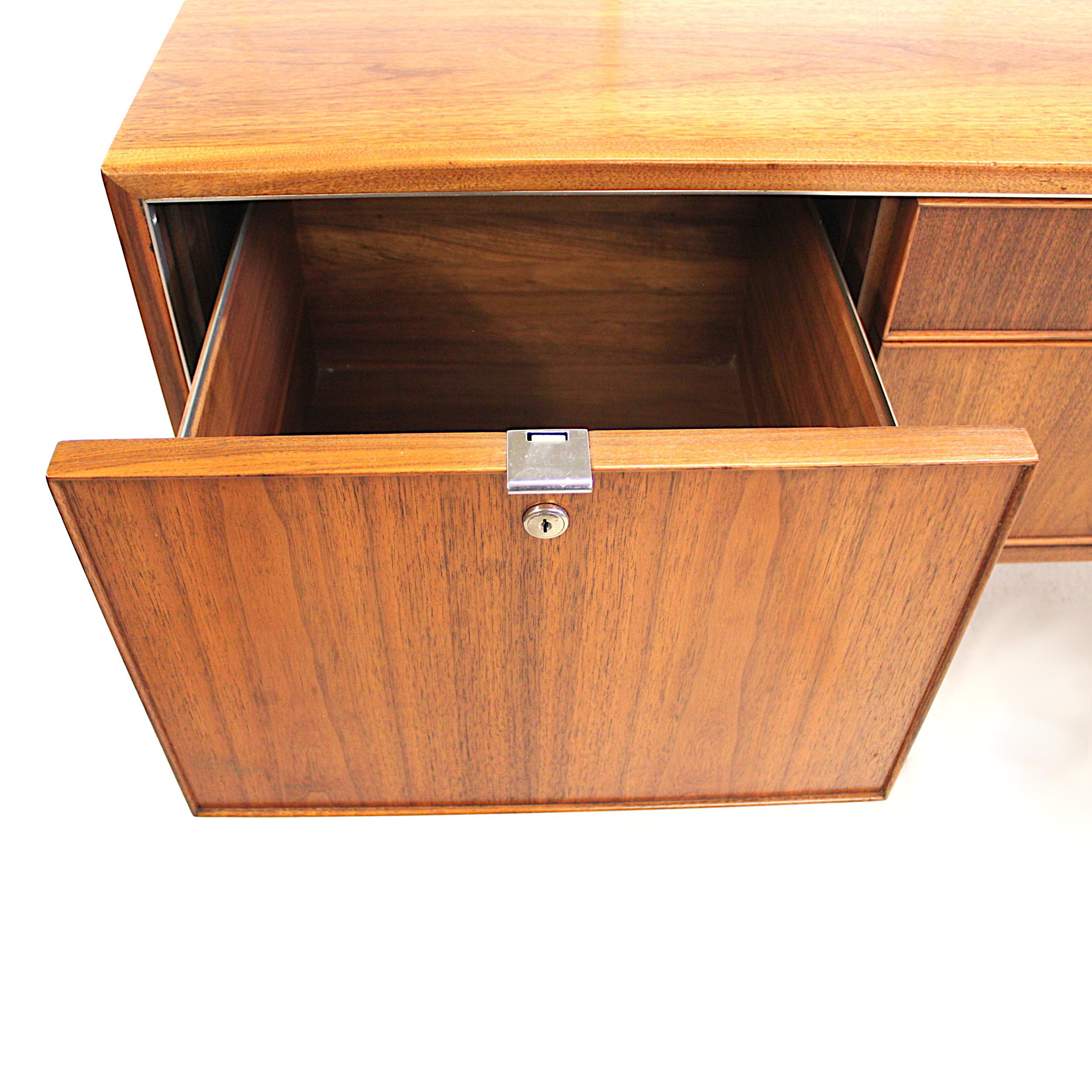 Mid-Century Modern Walnut Credenza by Stow Davis 1