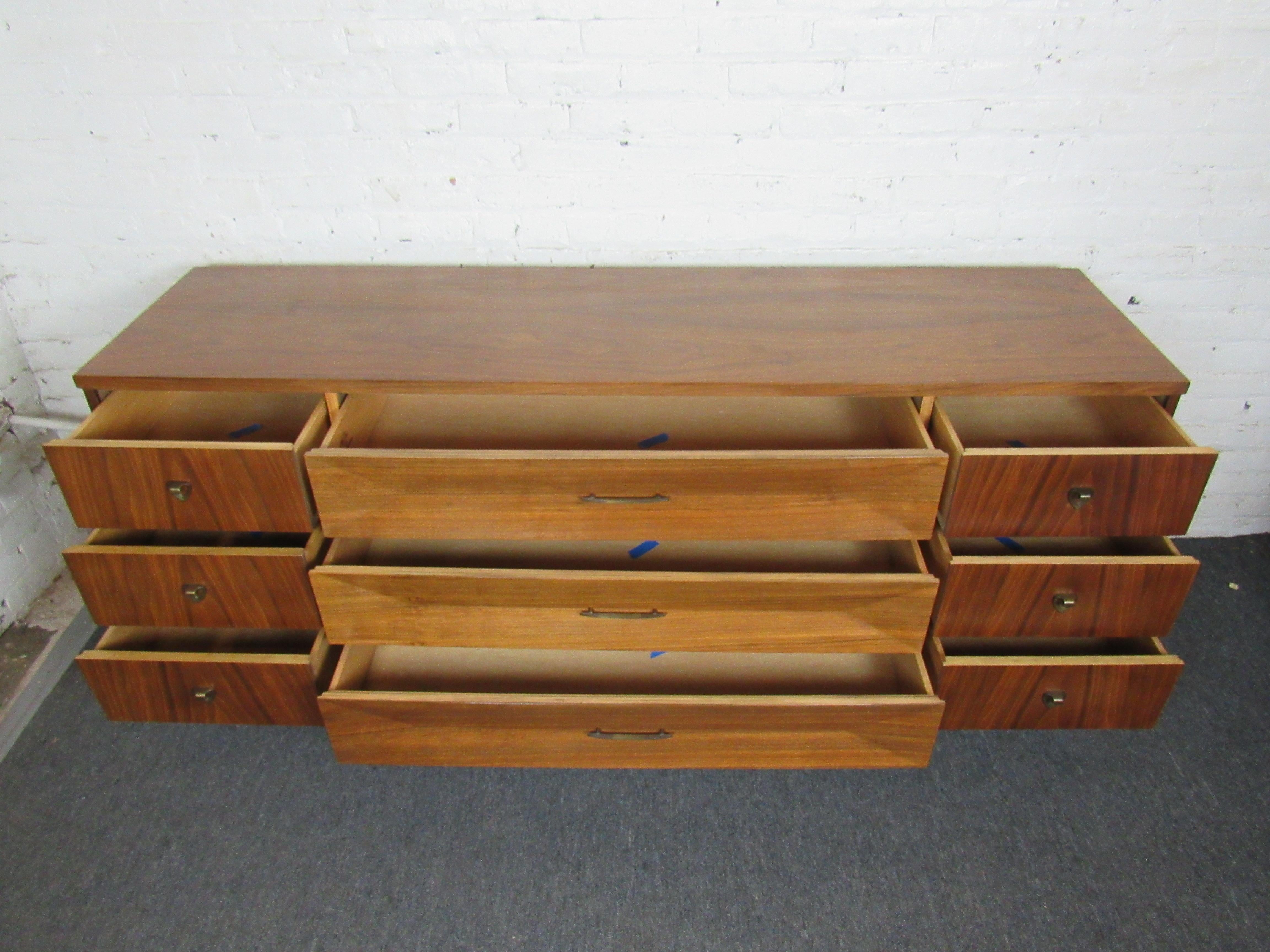 Mid-Century Modern Walnut Credenza by United Furniture Corporation In Good Condition In Brooklyn, NY