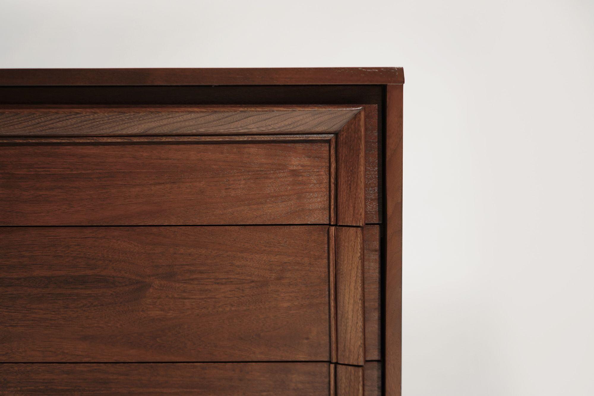 Mid-Century Modern Walnut Credenza, C. 1950s For Sale 5