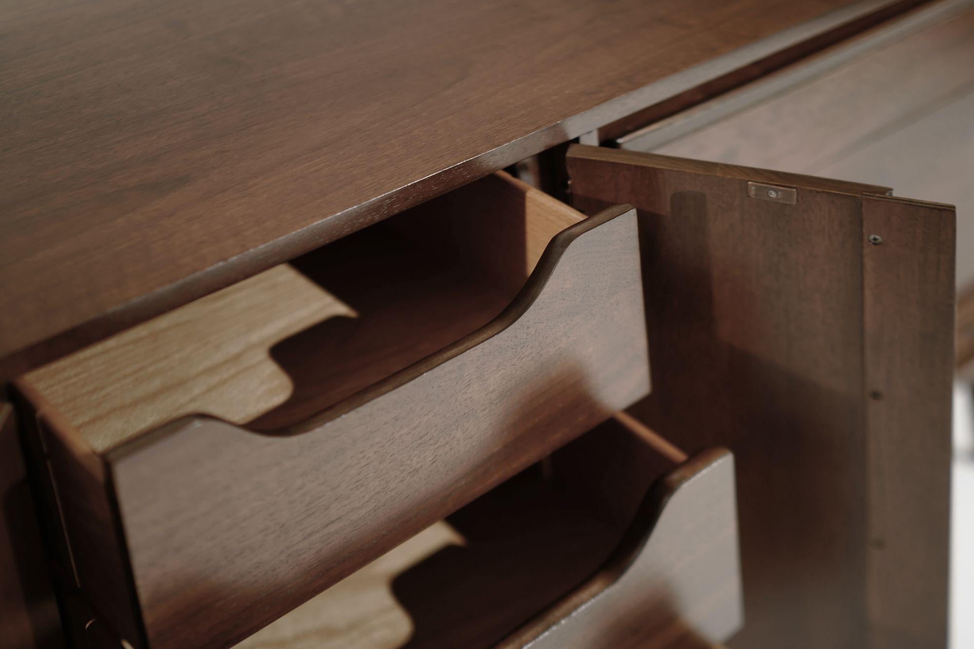 Mid-Century Modern Walnut Credenza, C. 1950s For Sale 8