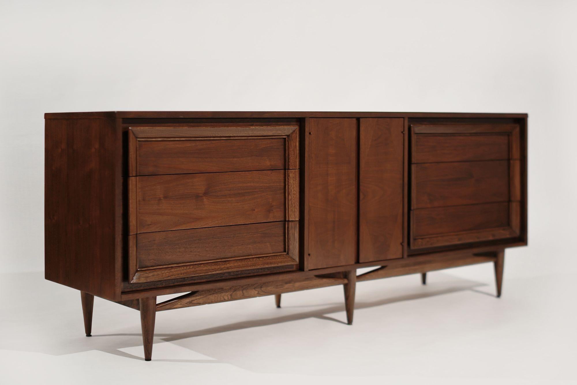 20th Century Mid-Century Modern Walnut Credenza, C. 1950s For Sale